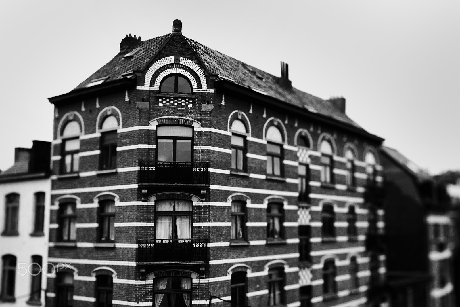 Canon TS-E 24.0mm f/3.5 L II sample photo. One of the buildings photography