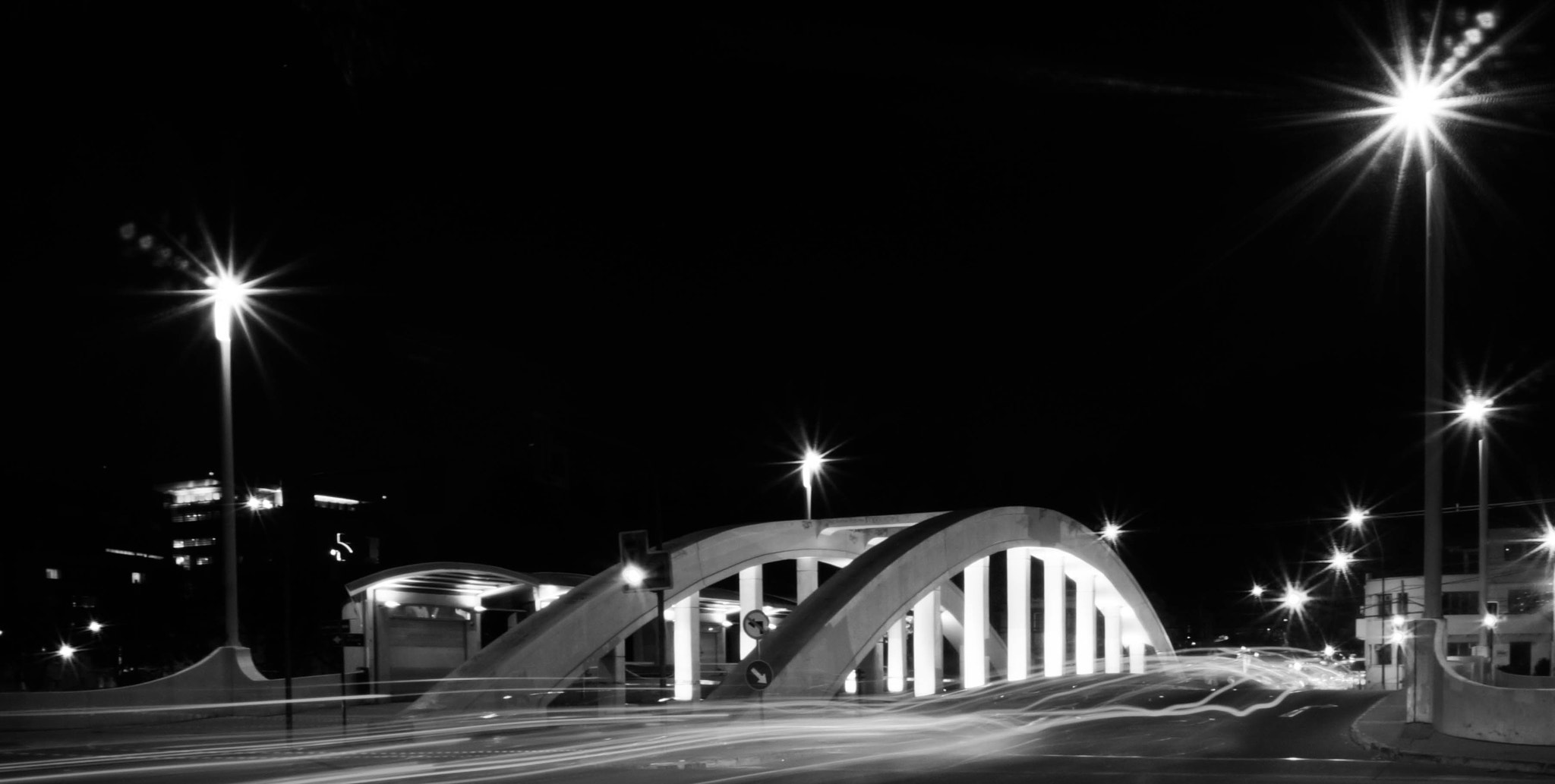 Sony Alpha NEX-5R + Sony E 16mm F2.8 sample photo. Speeding thru the bridge photography