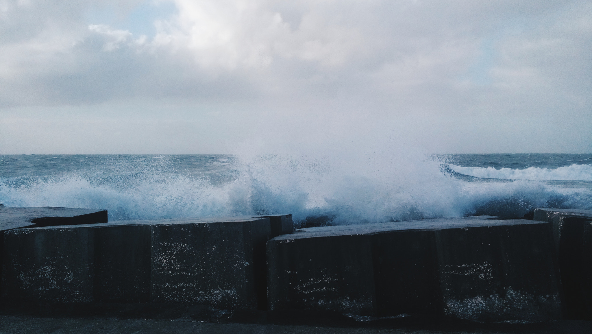 LG H500F sample photo. That day the sea told us a story photography