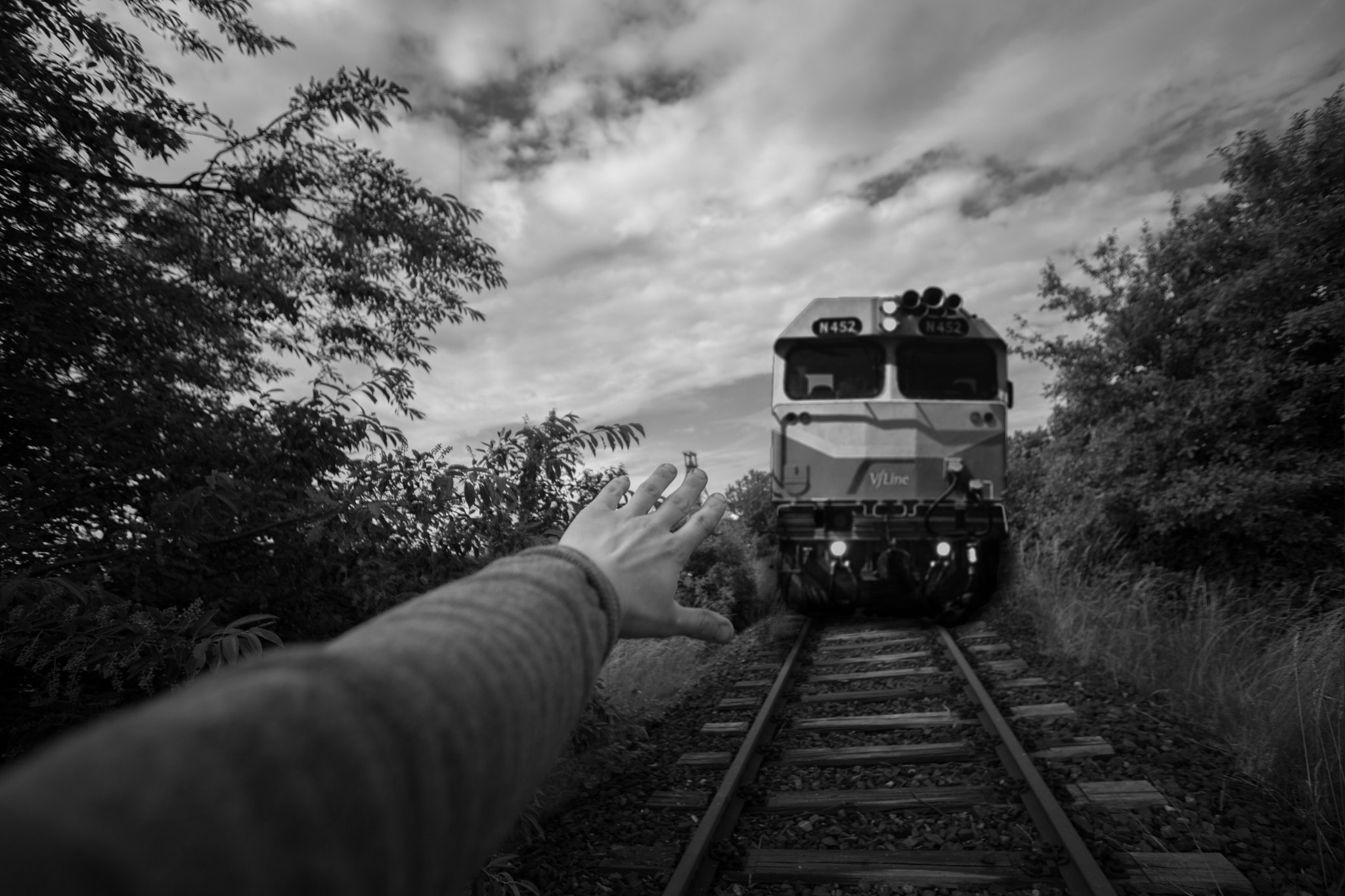 Sigma 15-30mm f/3.5-4.5 EX DG Aspherical sample photo. Stop the train photography