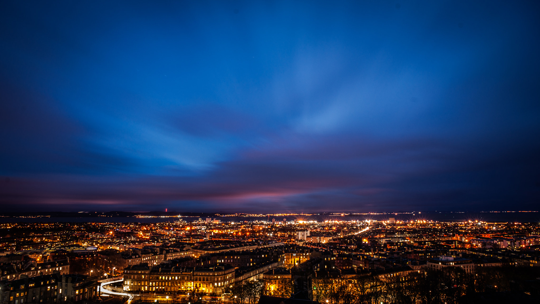 Sony Alpha DSLR-A900 + Sony 20mm F2.8 sample photo. New year's eve in edinburgh photography