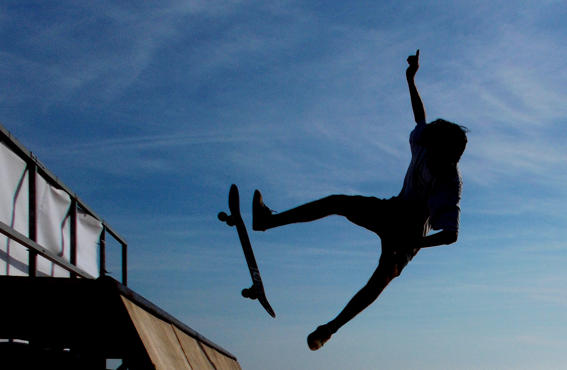 Nikon COOLPIX L27 sample photo. Skate photography