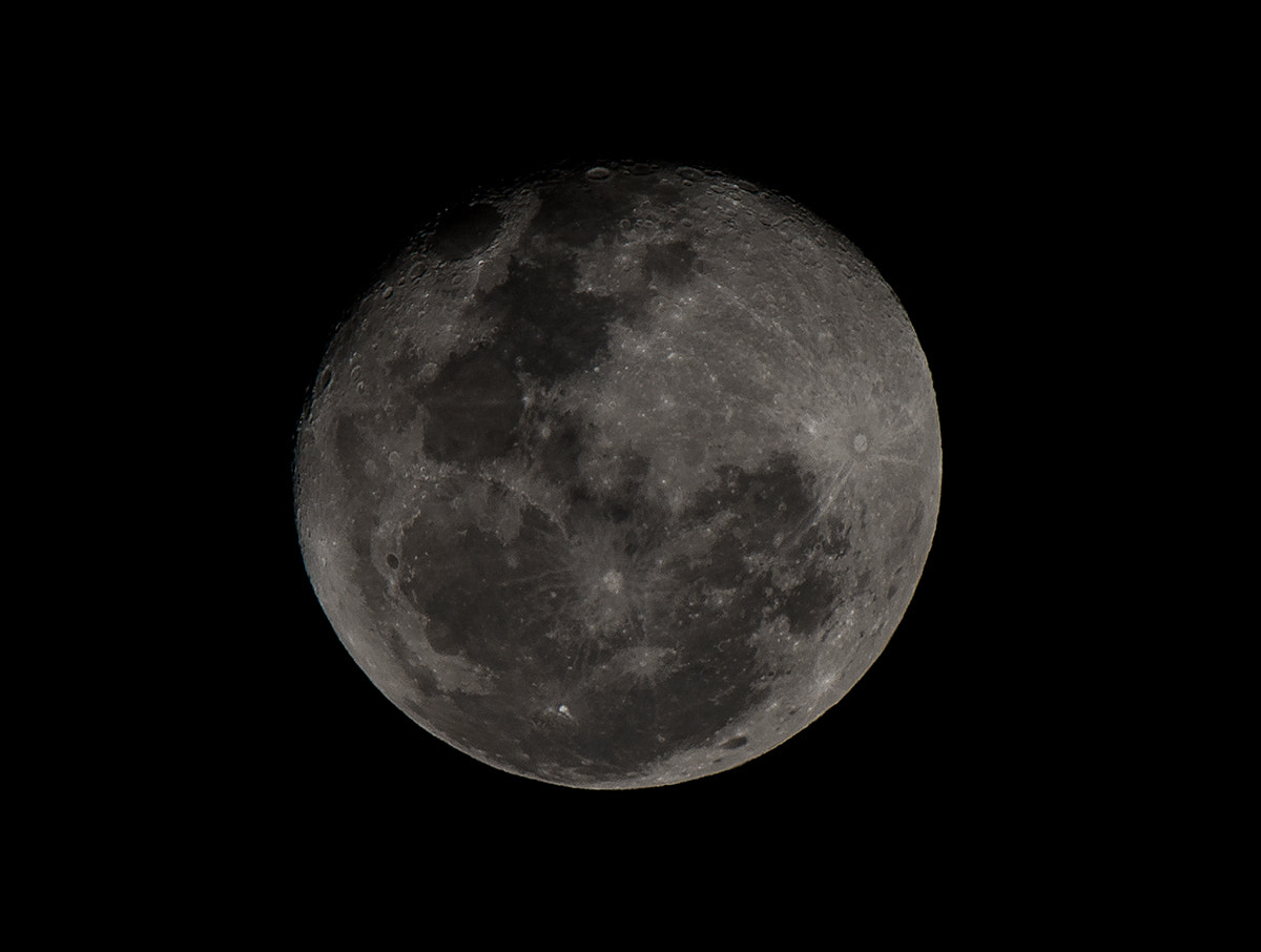 Nikon AF-S Nikkor 300mm F2.8G ED-IF VR sample photo. The moon photography
