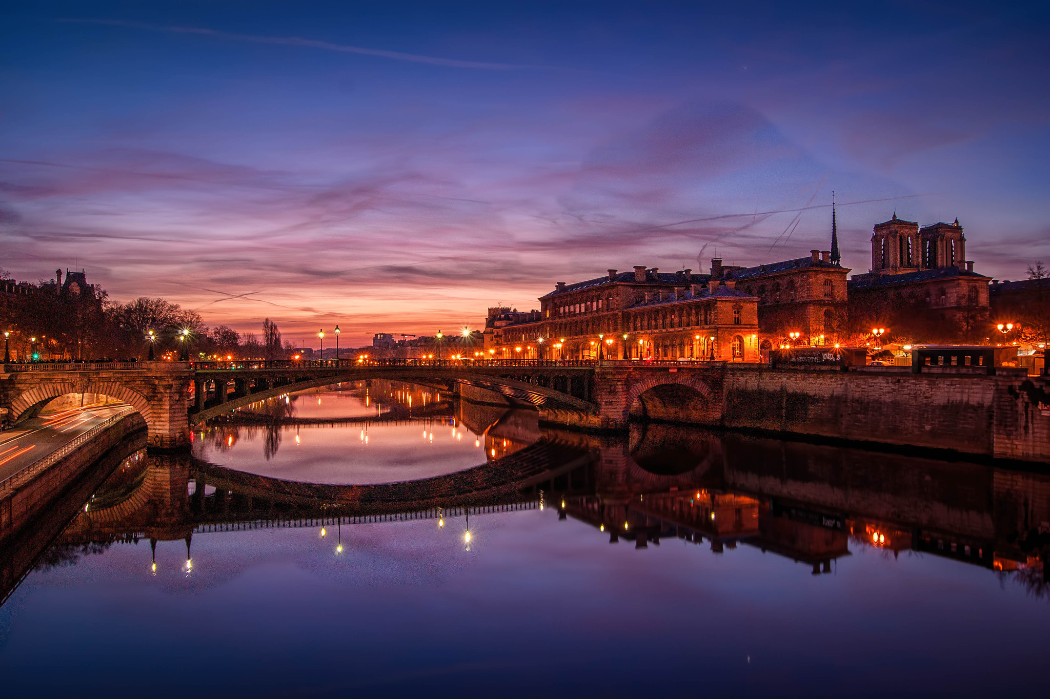 Sony Alpha DSLR-A350 + Sony DT 18-55mm F3.5-5.6 SAM sample photo. Sunrise on river seine photography