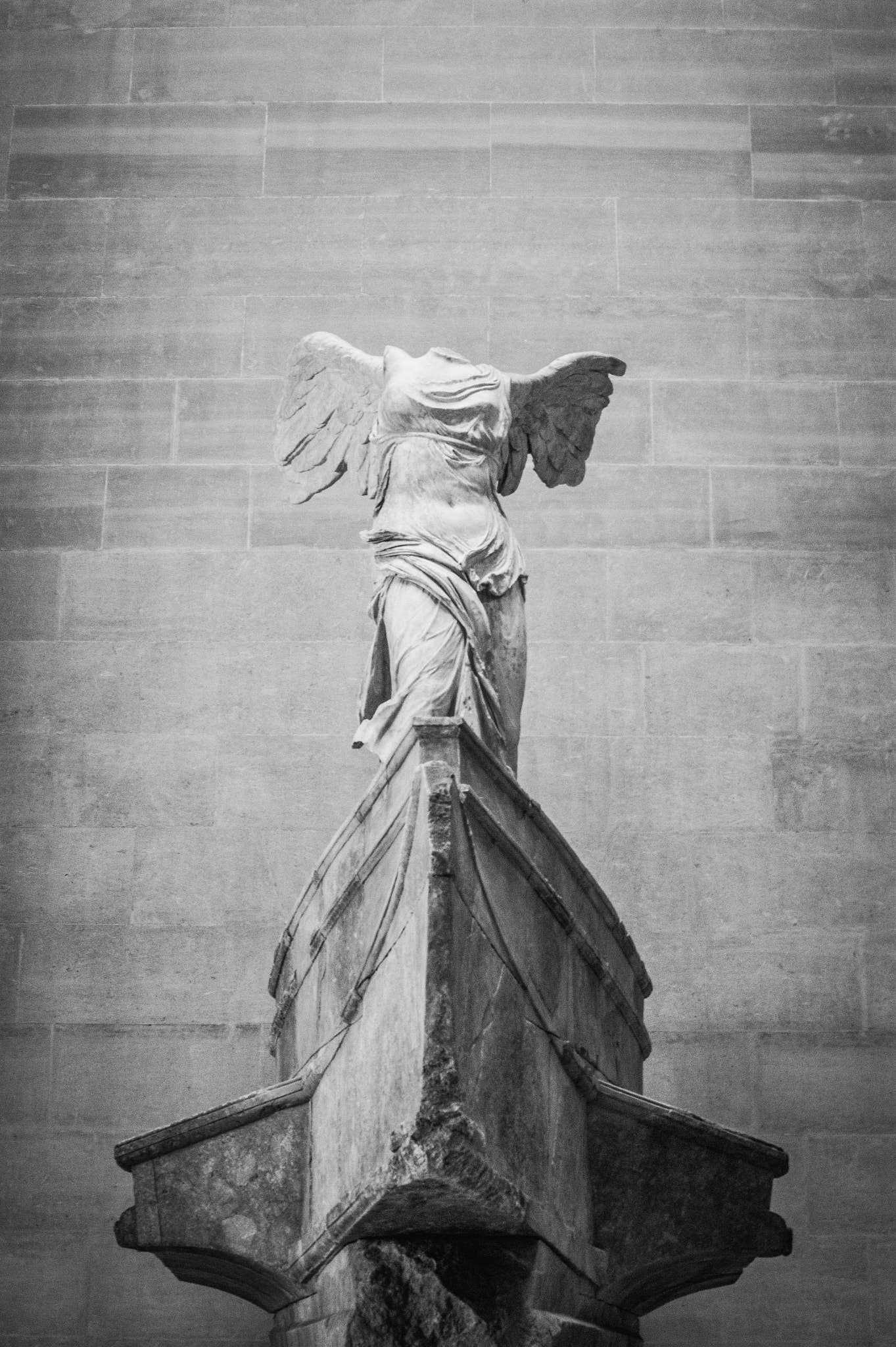 Sony Alpha DSLR-A350 + 35-70mm F4 sample photo. Winged victory of samothrace photography