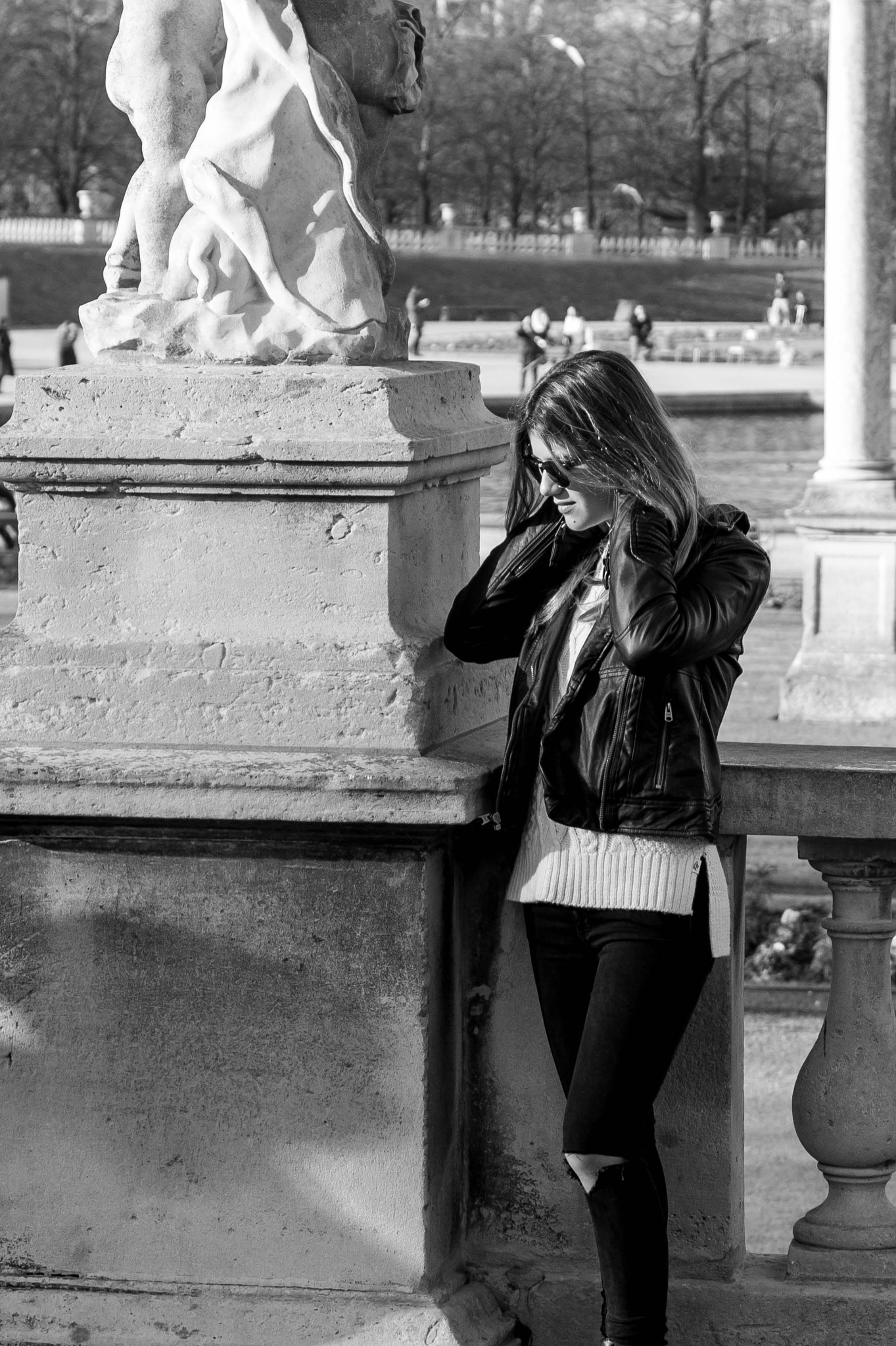 Sony Alpha DSLR-A350 + 35-70mm F4 sample photo. Girl at jardin du luxembourg photography