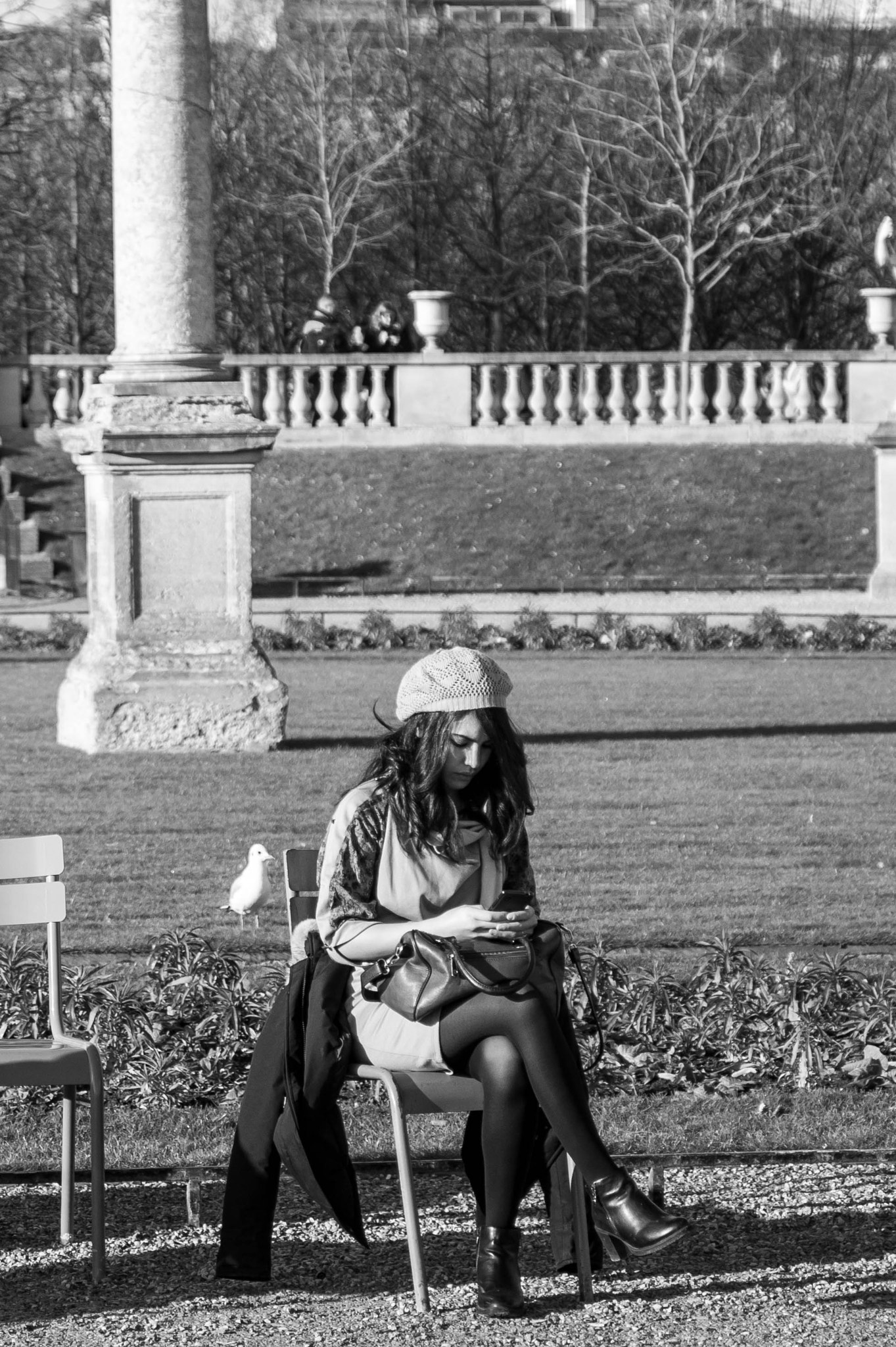 Sony Alpha DSLR-A350 + 35-70mm F4 sample photo. Resting girl at jardin du luxembourg photography