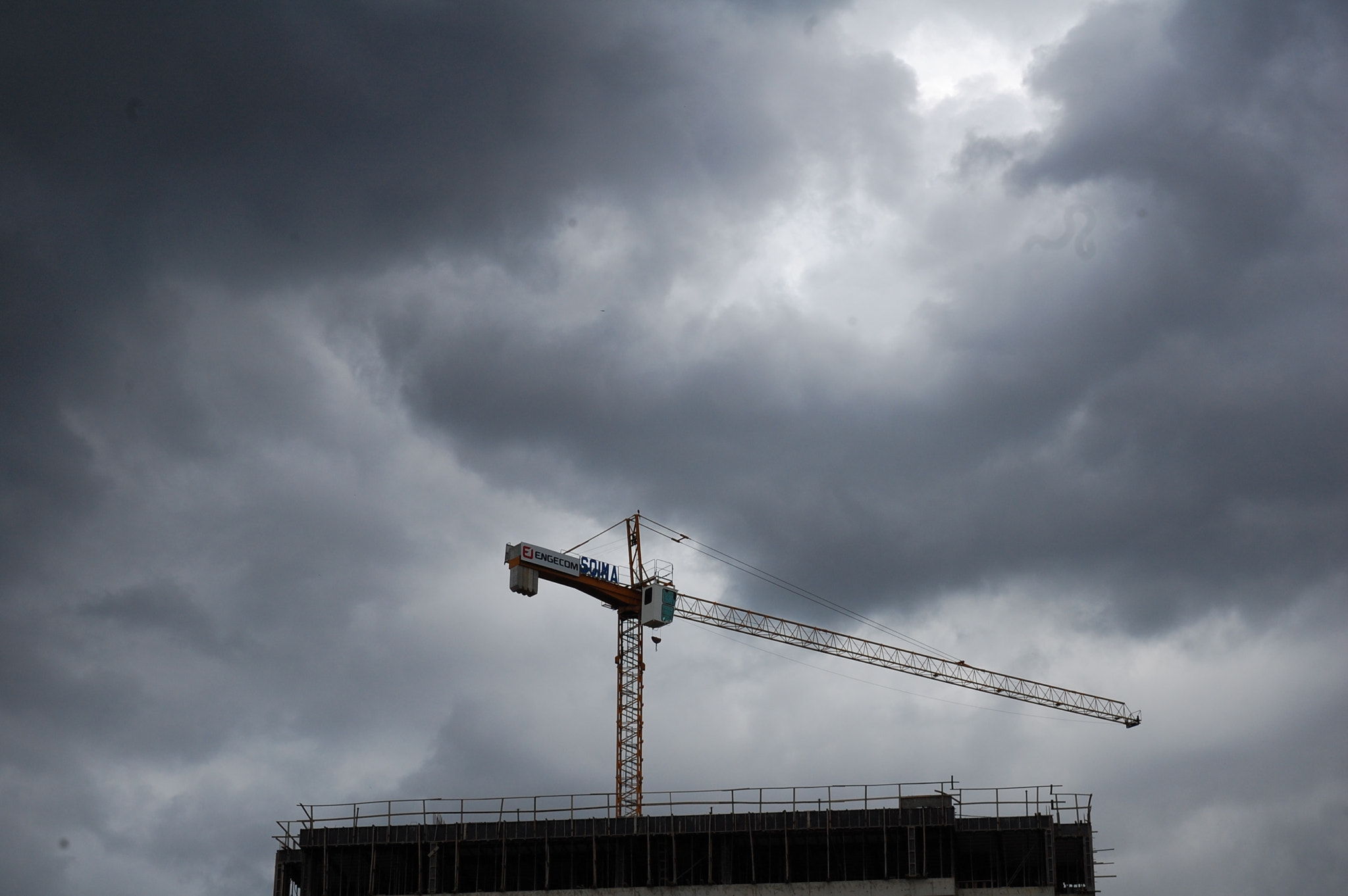 Nikon D40 sample photo. Heavy clouds photography