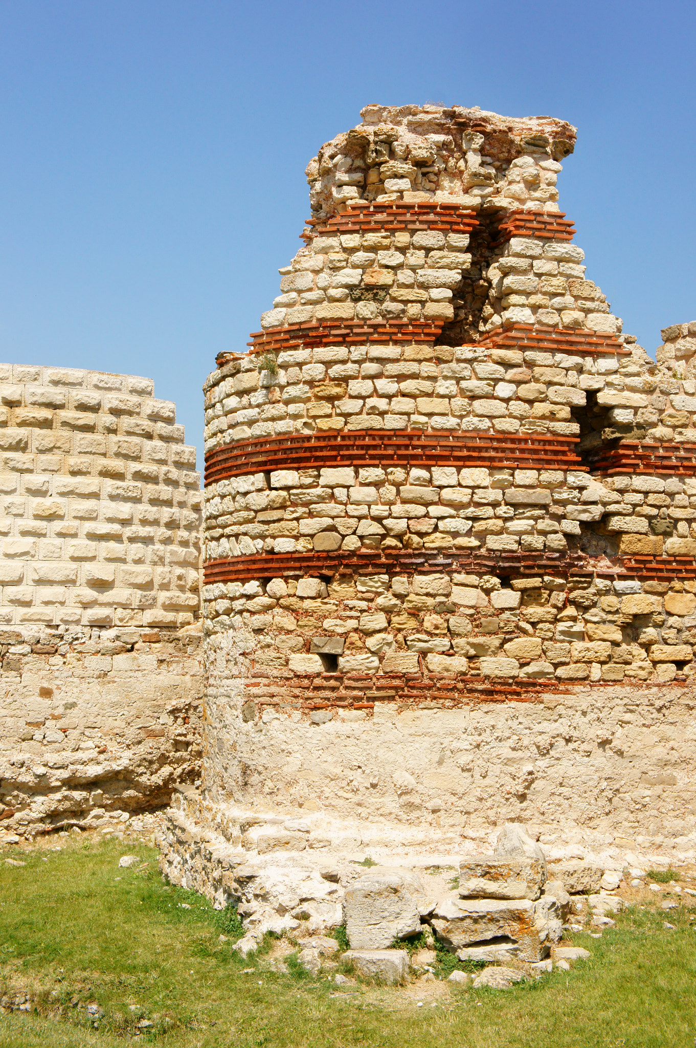 Sony E 18-55mm F3.5-5.6 OSS sample photo. Ancient fortress photography