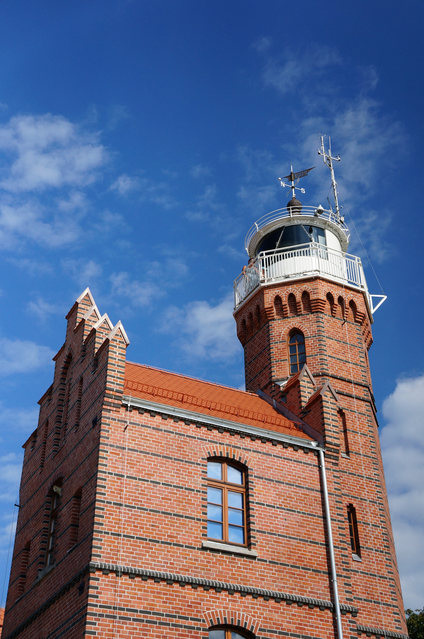 Sony E 18-55mm F3.5-5.6 OSS sample photo. Ustka lighthouse photography