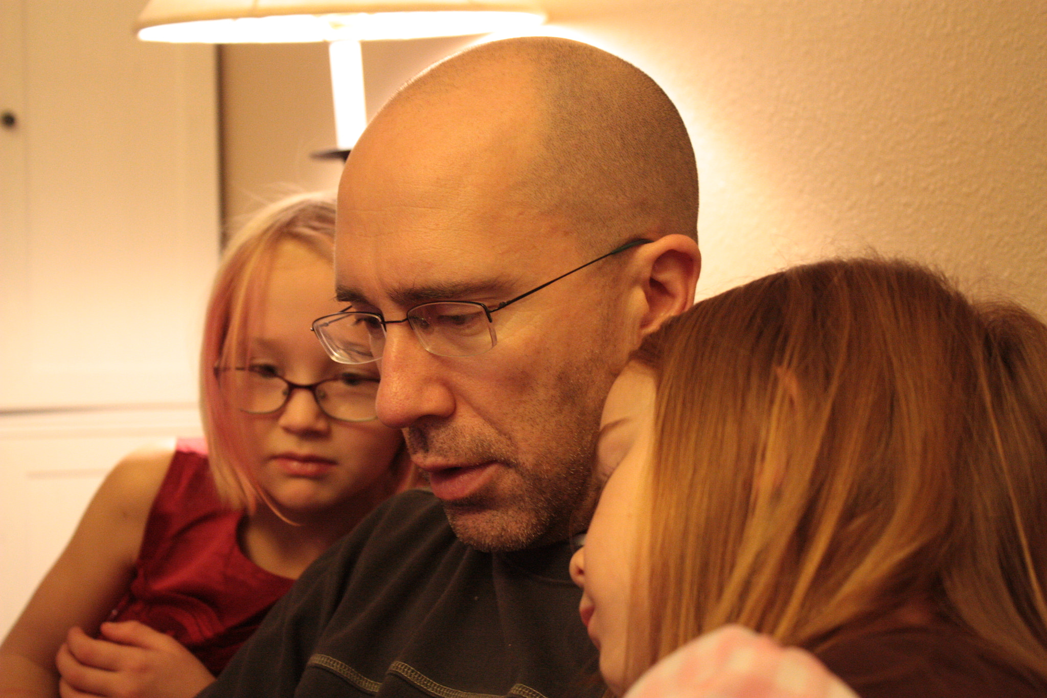 Canon EOS 450D (EOS Rebel XSi / EOS Kiss X2) sample photo. Dad and two daughters photography
