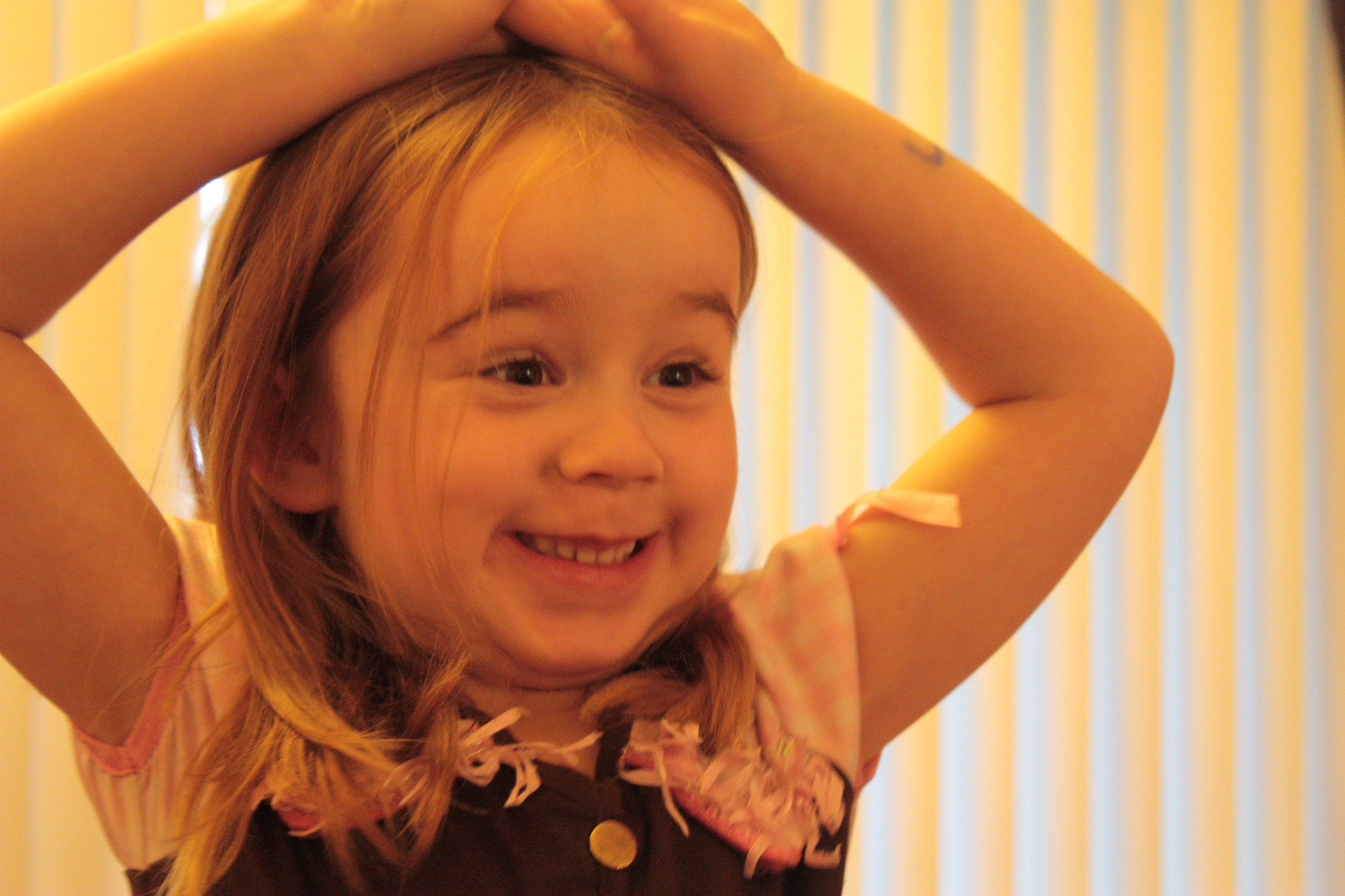 Canon EOS 450D (EOS Rebel XSi / EOS Kiss X2) sample photo. Happy smiling girl in cowgirl dress photography