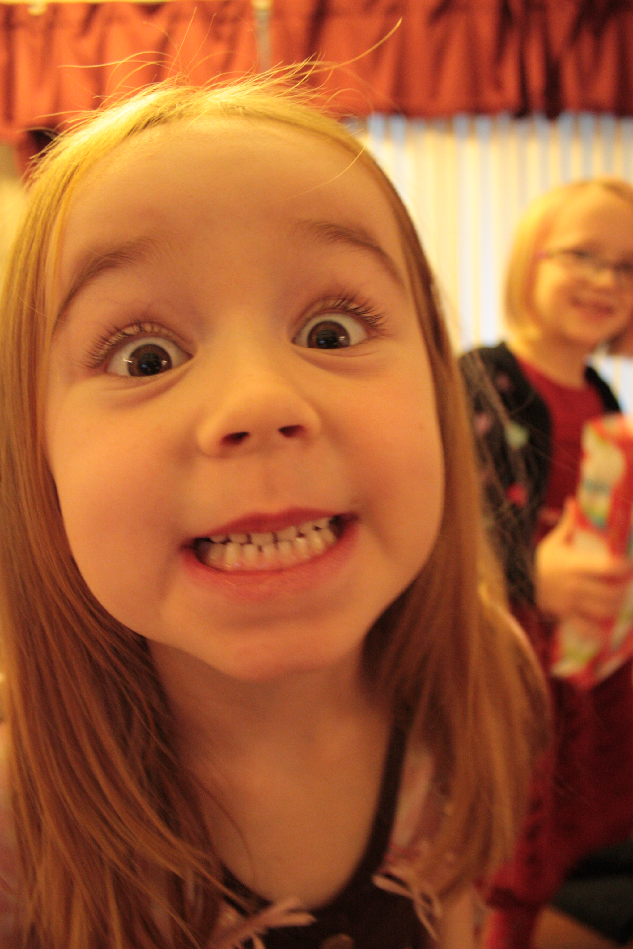 Canon EOS 450D (EOS Rebel XSi / EOS Kiss X2) sample photo. Big eyed funny face little girl photography