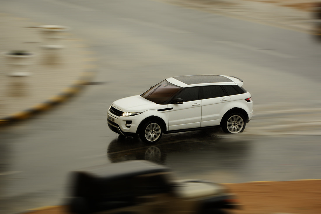 Land rover Range rover Evoque cruising
