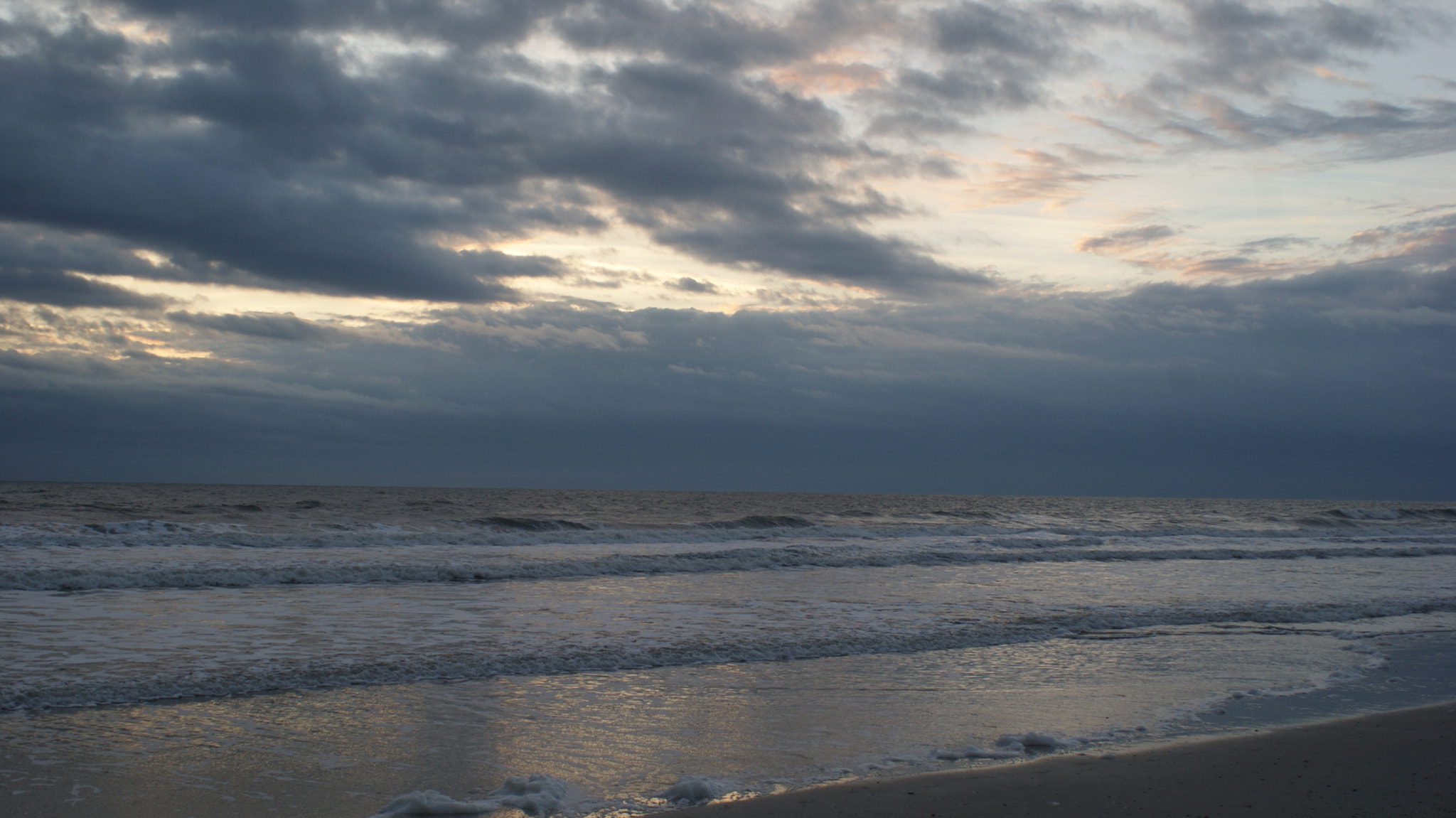 Minolta AF 28-100mm F3.5-5.6 (D) sample photo. Sunrise waves photography