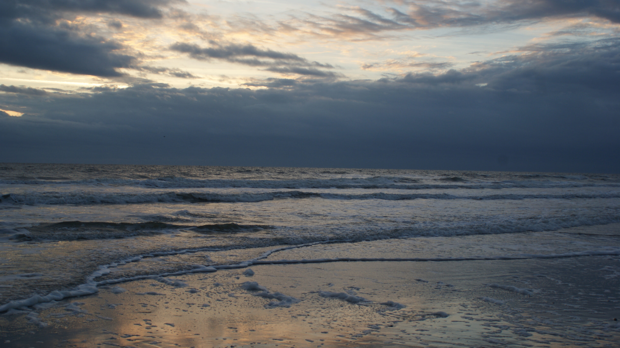 Sony Alpha DSLR-A230 sample photo. Sunrise waves photography