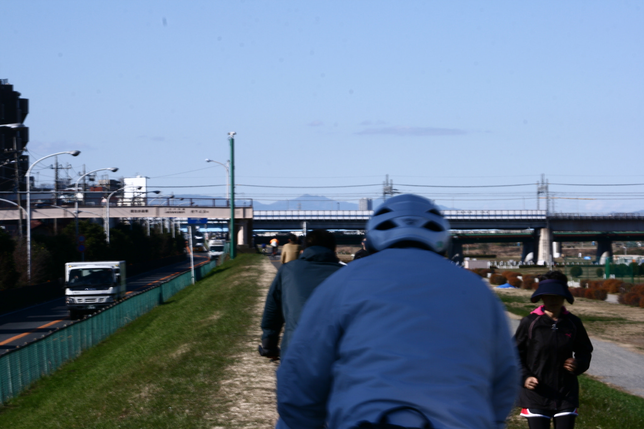 Canon EF 55-200mm F4.5-5.6 II USM sample photo. Passing photography