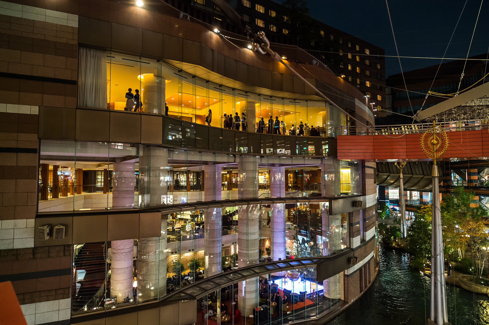 Nikon D4S + ZEISS Distagon T* 21mm F2.8 sample photo. Canal city night photography