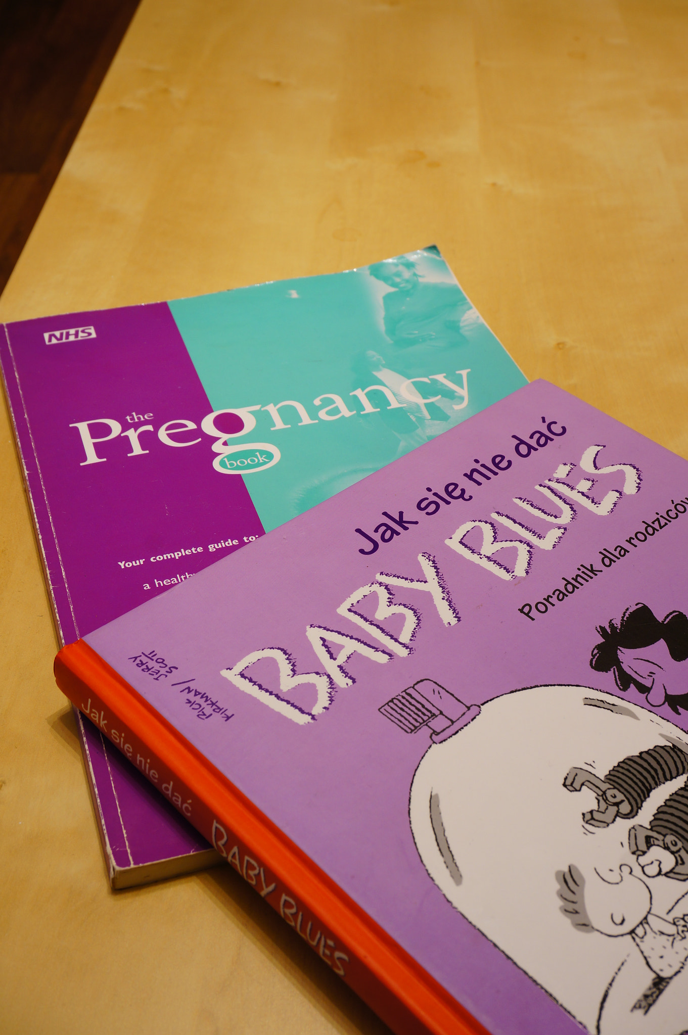 Sony Alpha NEX-5N + Sony E 16-50mm F3.5-5.6 PZ OSS sample photo. Pregnancy and after-pregnancy books on a table photography