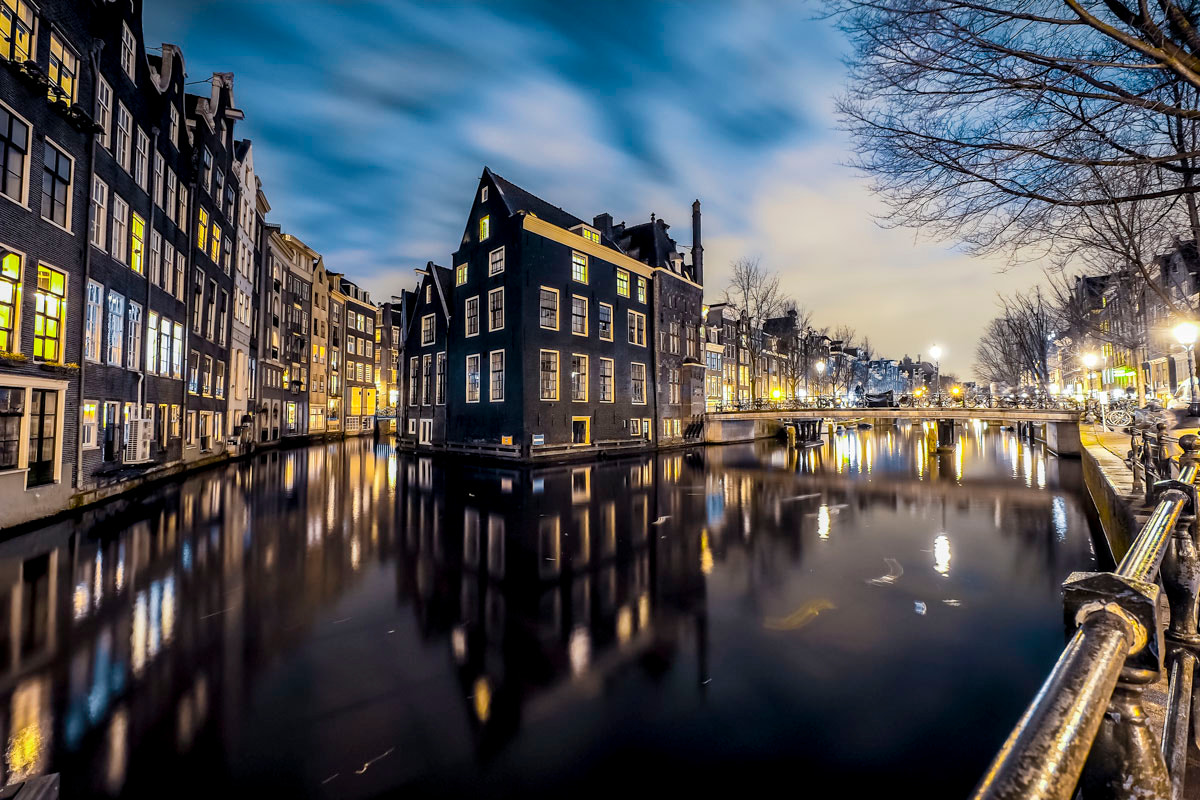 Panasonic Lumix G Vario 7-14mm F4 ASPH sample photo. Love amsterdam photography