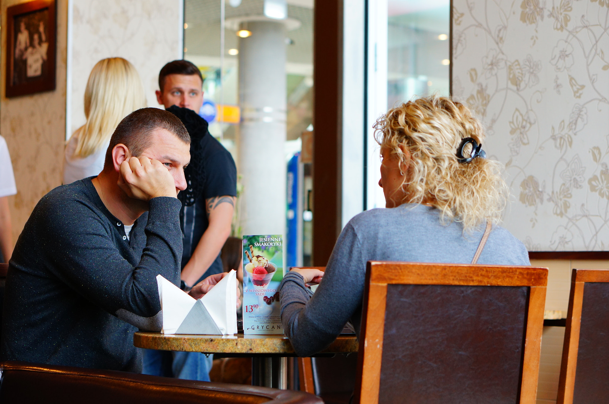 Sony Alpha NEX-6 + Sony E 50mm F1.8 OSS sample photo. Couple at a cafe photography