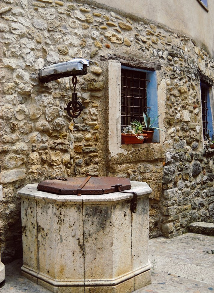 Nikon Coolpix L19 sample photo. Besalú, one of tbe best places to go. (girona) photography
