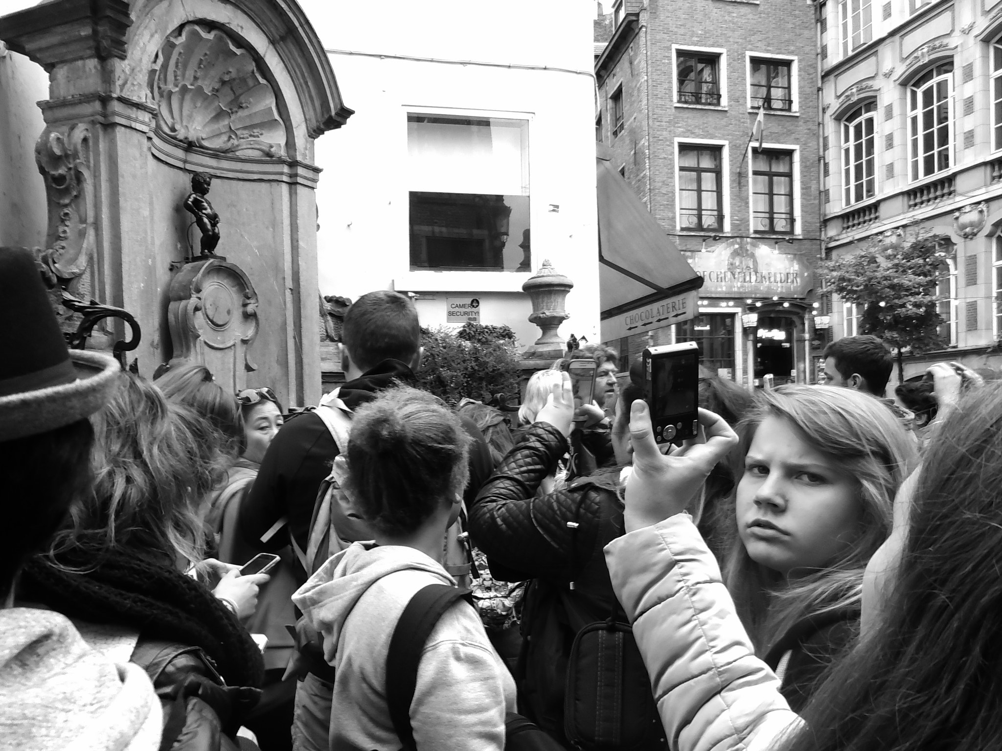 Nikon Coolpix S6400 sample photo. Manneken pis, brussels, belgium photography