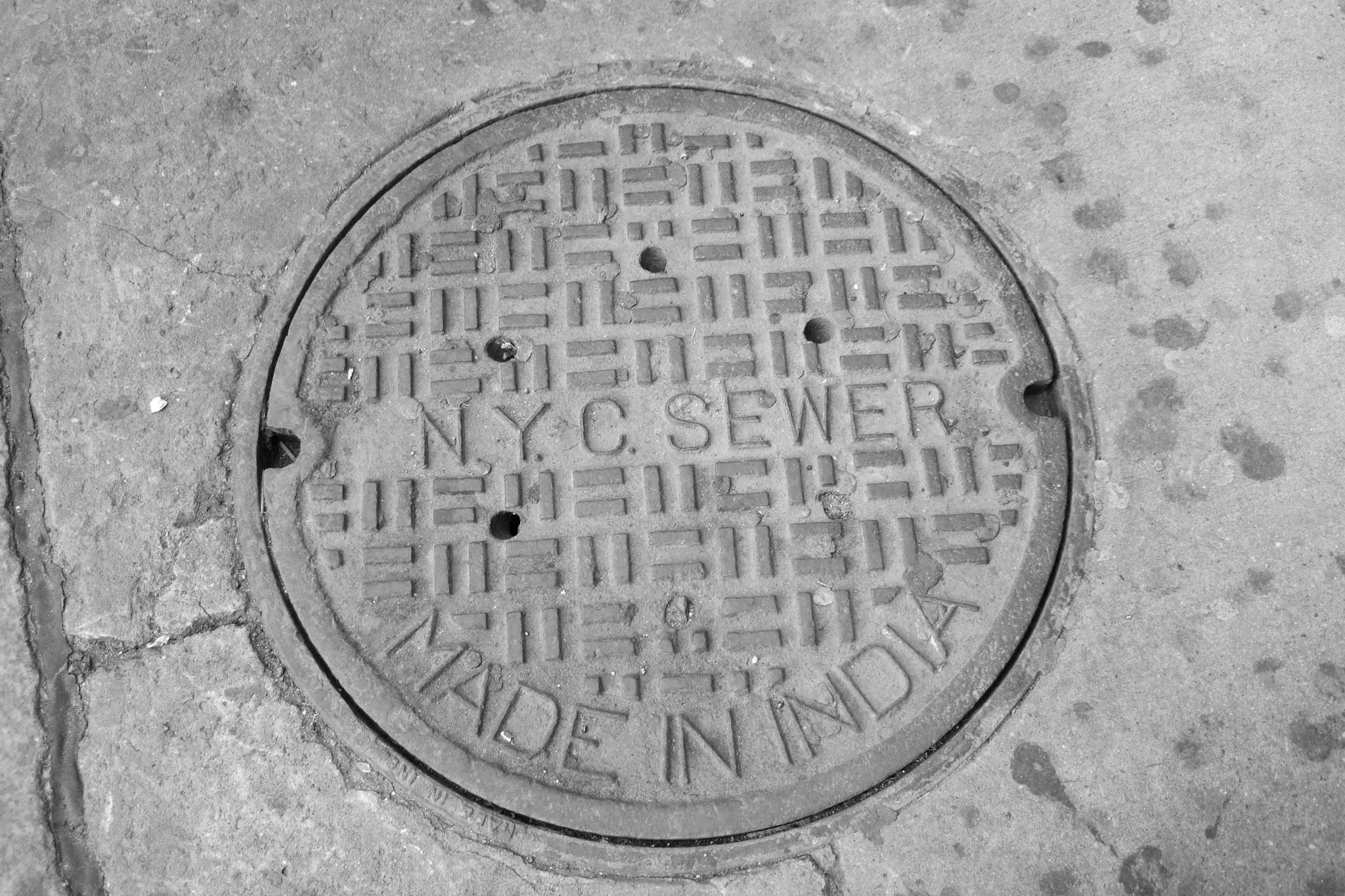 Fujifilm FinePix F11 sample photo. Nyc sewer photography