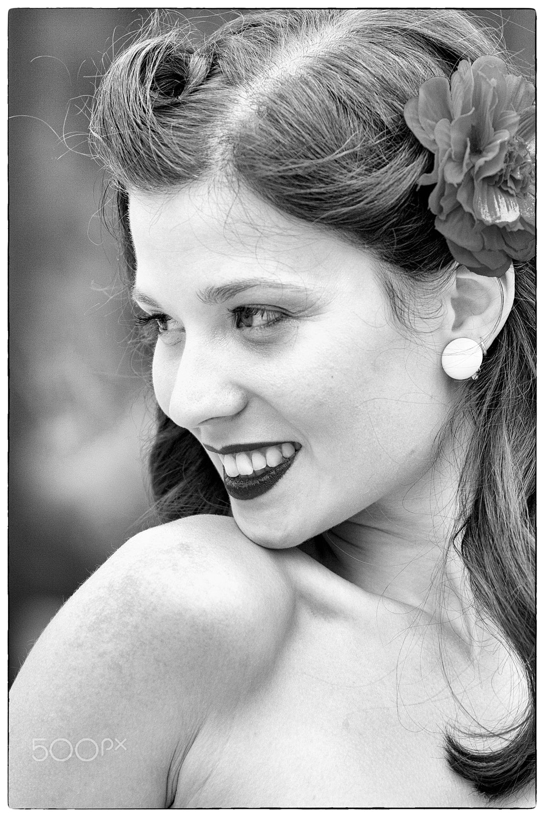 Canon EF 70-200mm F4L IS USM sample photo. Vintage portait photography