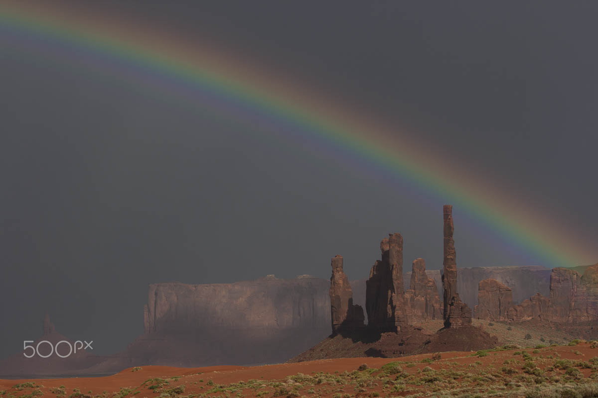 Canon EF 70-200mm F4L IS USM sample photo. Rainbow in monument valley photography