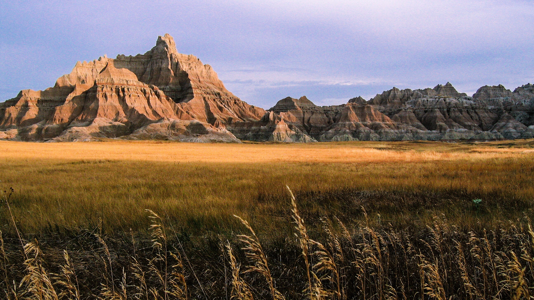 Canon POWERSHOT A95 sample photo. Sunrise outside badlands np photography