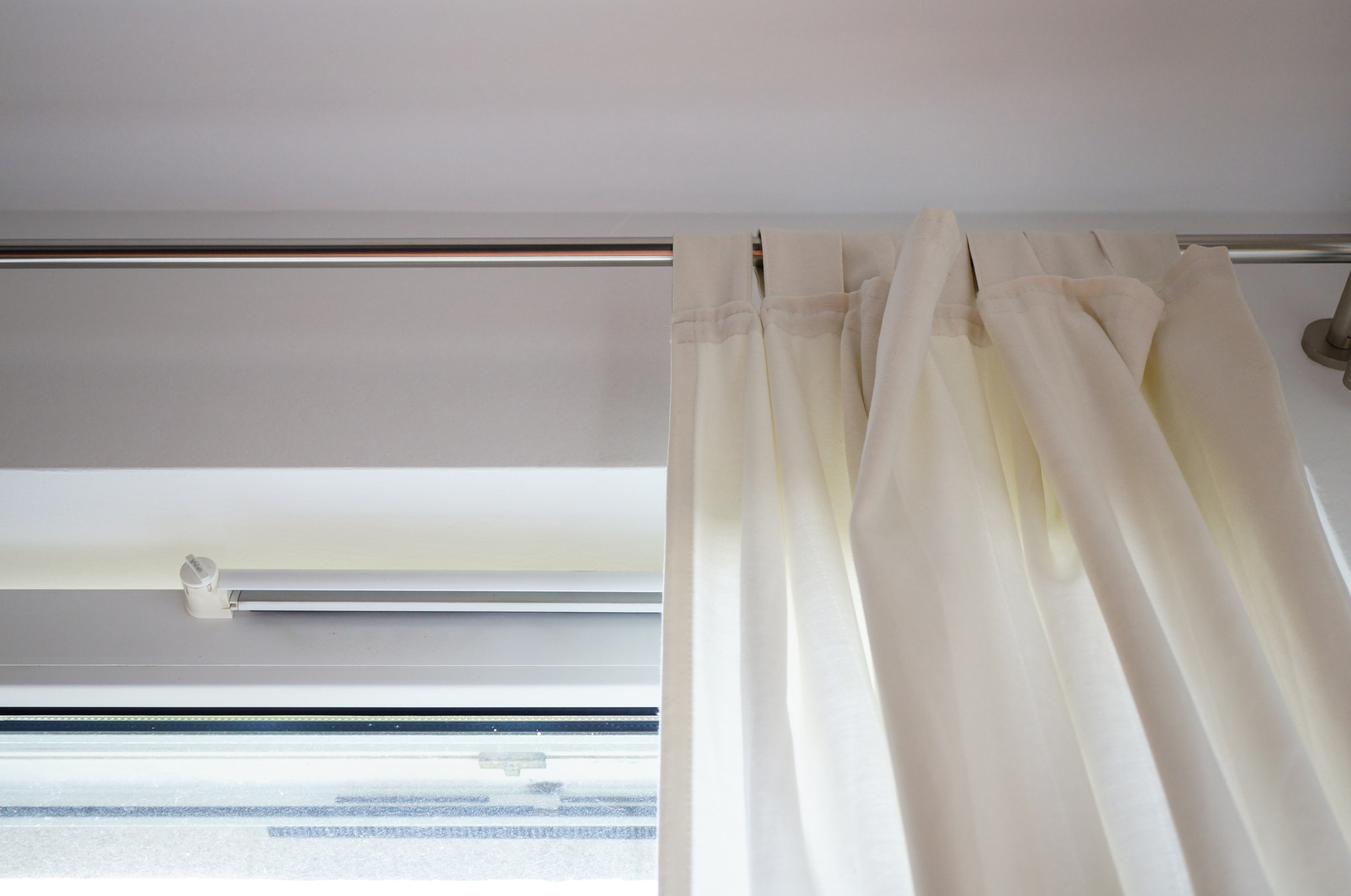 Sony Alpha NEX-6 + Sony E 30mm F3.5 Macro sample photo. Light curtains photography
