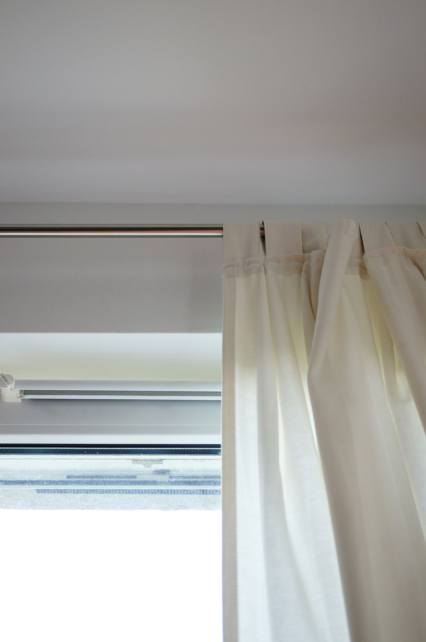 Sony Alpha NEX-6 + Sony E 30mm F3.5 Macro sample photo. Light curtains photography