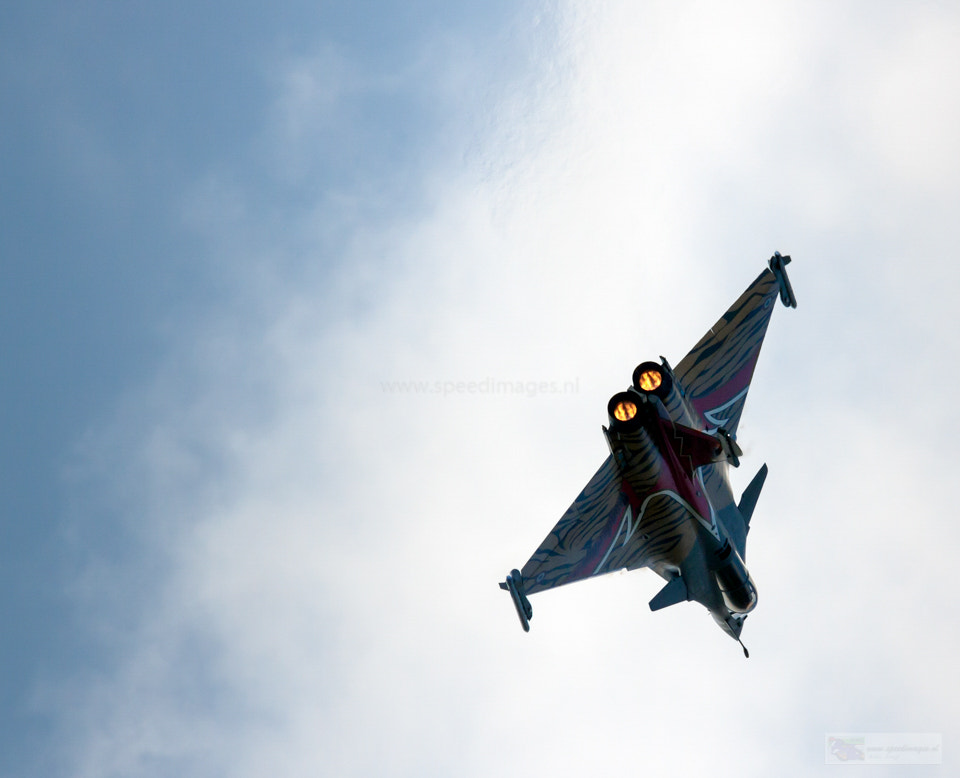 Canon EOS 50D + Canon EF 200mm F2.8L II USM sample photo. Rafale pass photography