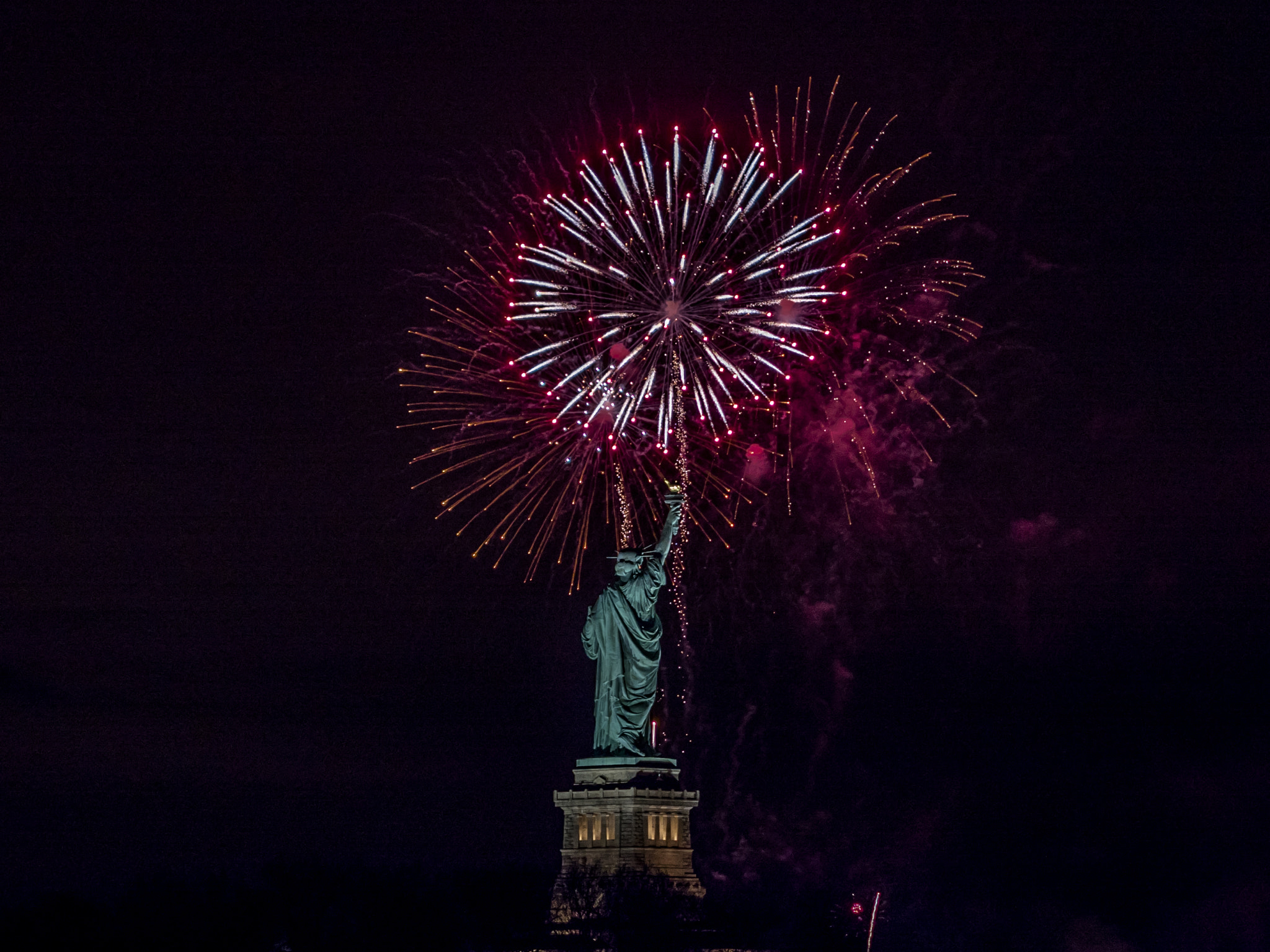 Panasonic Lumix DMC-GH4 + Olympus M.Zuiko Digital 45mm F1.8 sample photo. Happy new years! 2016 photography