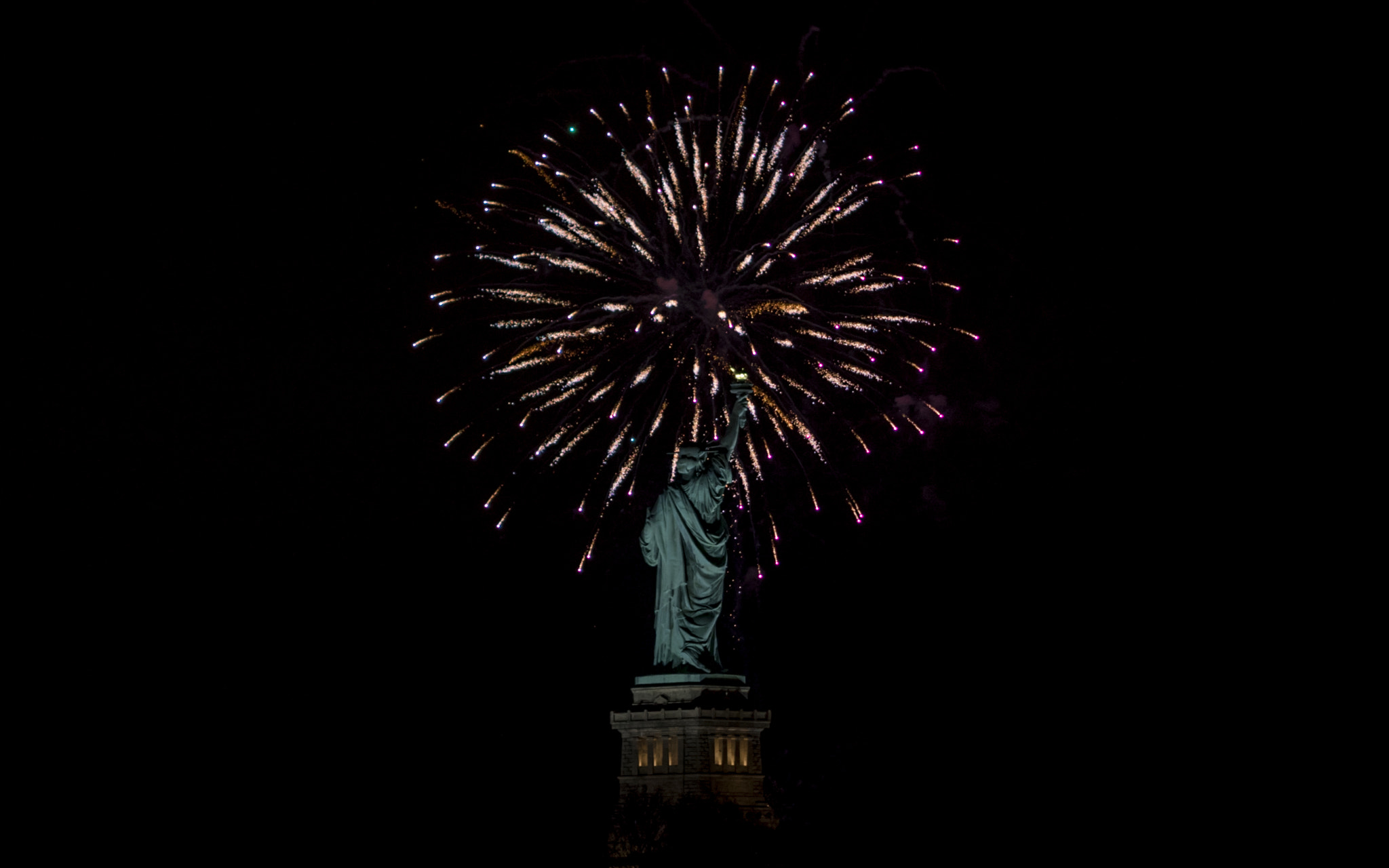 Panasonic Lumix DMC-GH4 + Olympus M.Zuiko Digital 45mm F1.8 sample photo. Happy new years! 2016 photography