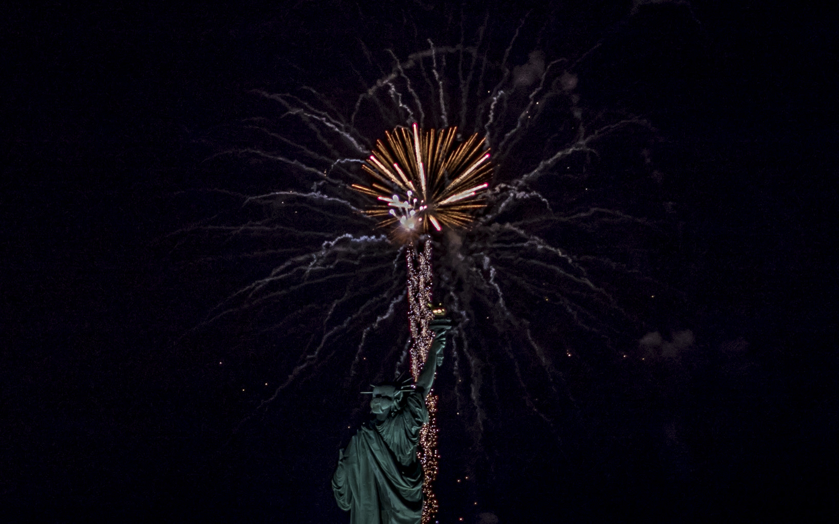 Panasonic Lumix DMC-GH4 + Olympus M.Zuiko Digital 45mm F1.8 sample photo. Happy new years! 2016 photography