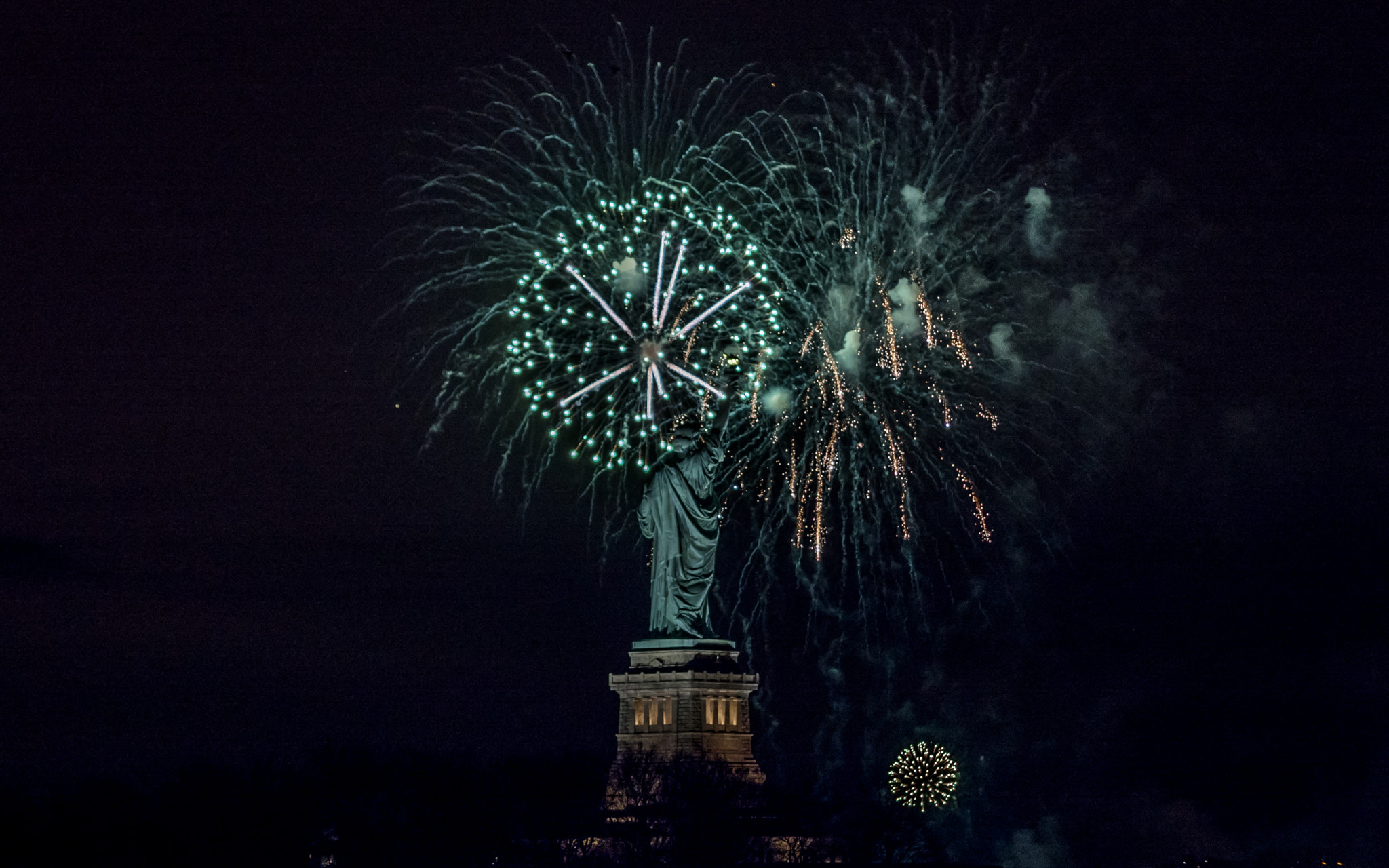 Panasonic Lumix DMC-GH4 + Olympus M.Zuiko Digital 45mm F1.8 sample photo. Happy new years! 2016 photography