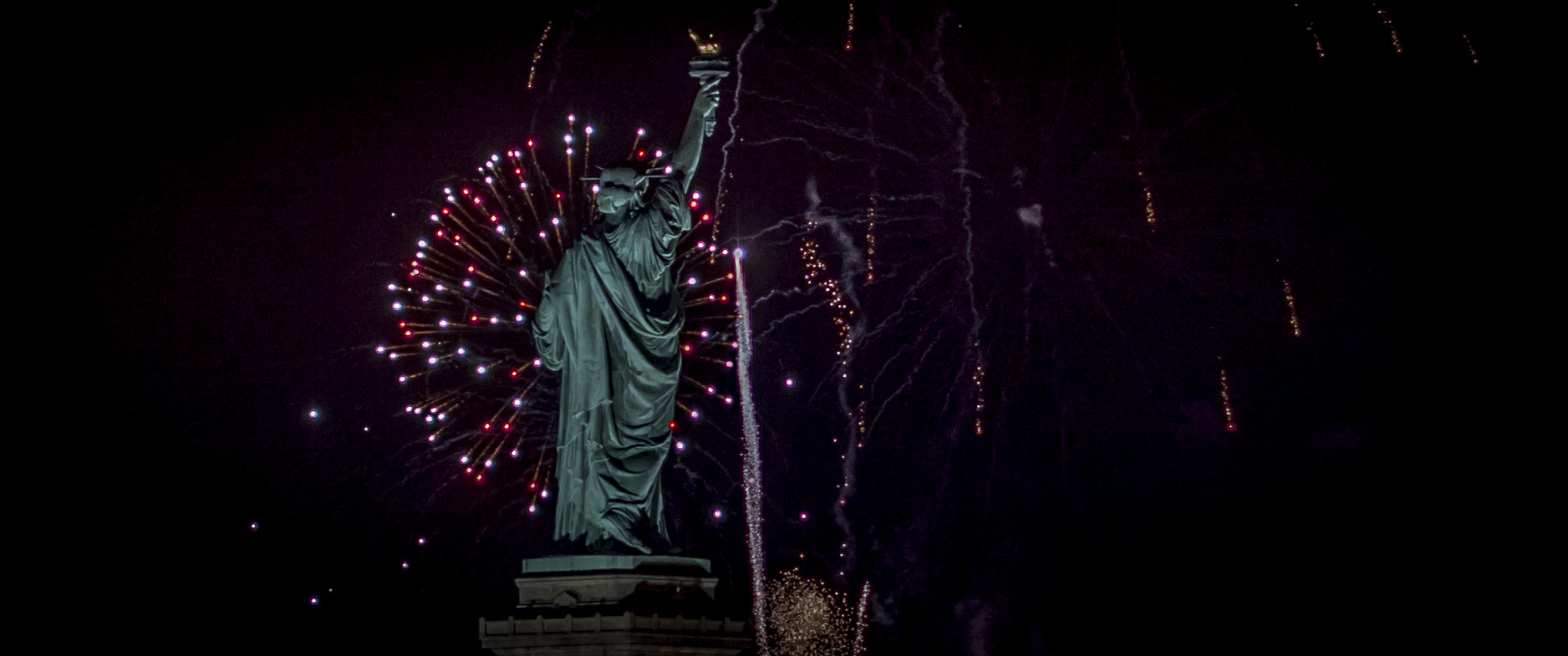 Panasonic Lumix DMC-GH4 + Olympus M.Zuiko Digital 45mm F1.8 sample photo. Happy new years! 2016 photography