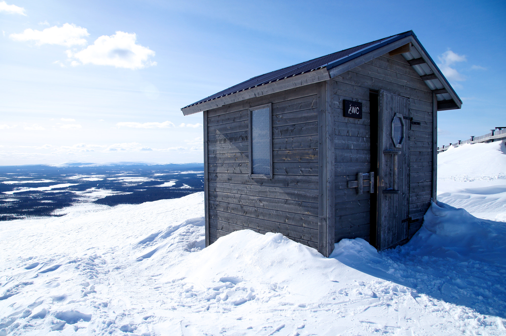 Sony SLT-A35 + Sony DT 16-50mm F2.8 SSM sample photo. Bathroom in the mountain photography