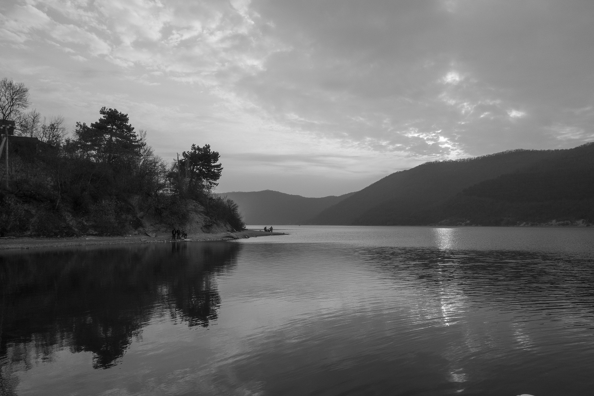 Samsung NX1000 + Samsung NX 16mm F2.4 Pancake sample photo. Abrau lake photography