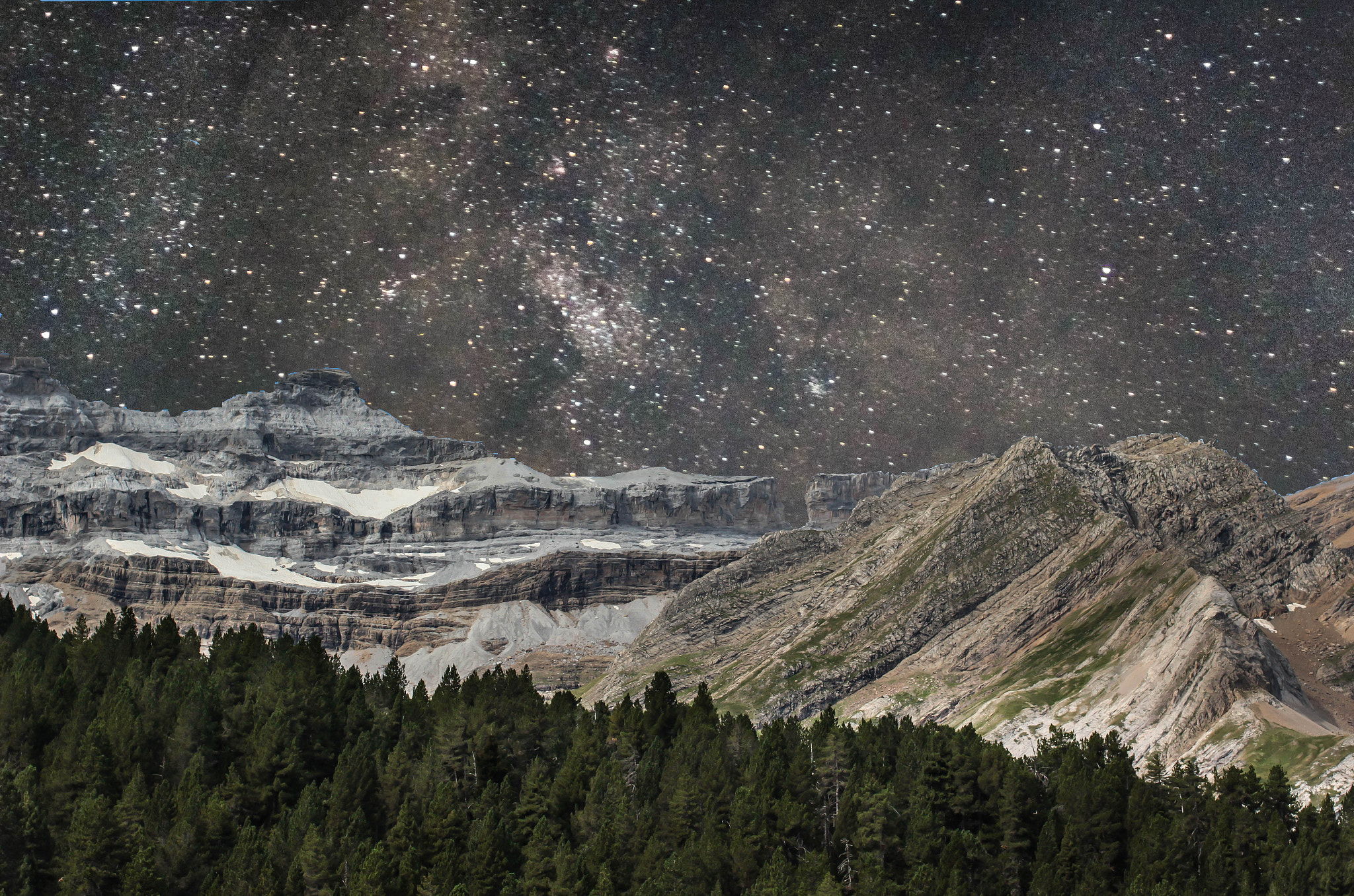 Canon EOS 1200D (EOS Rebel T5 / EOS Kiss X70 / EOS Hi) + Canon EF 50mm F2.5 Macro sample photo. Le cirque de gavarnie de nuit photography