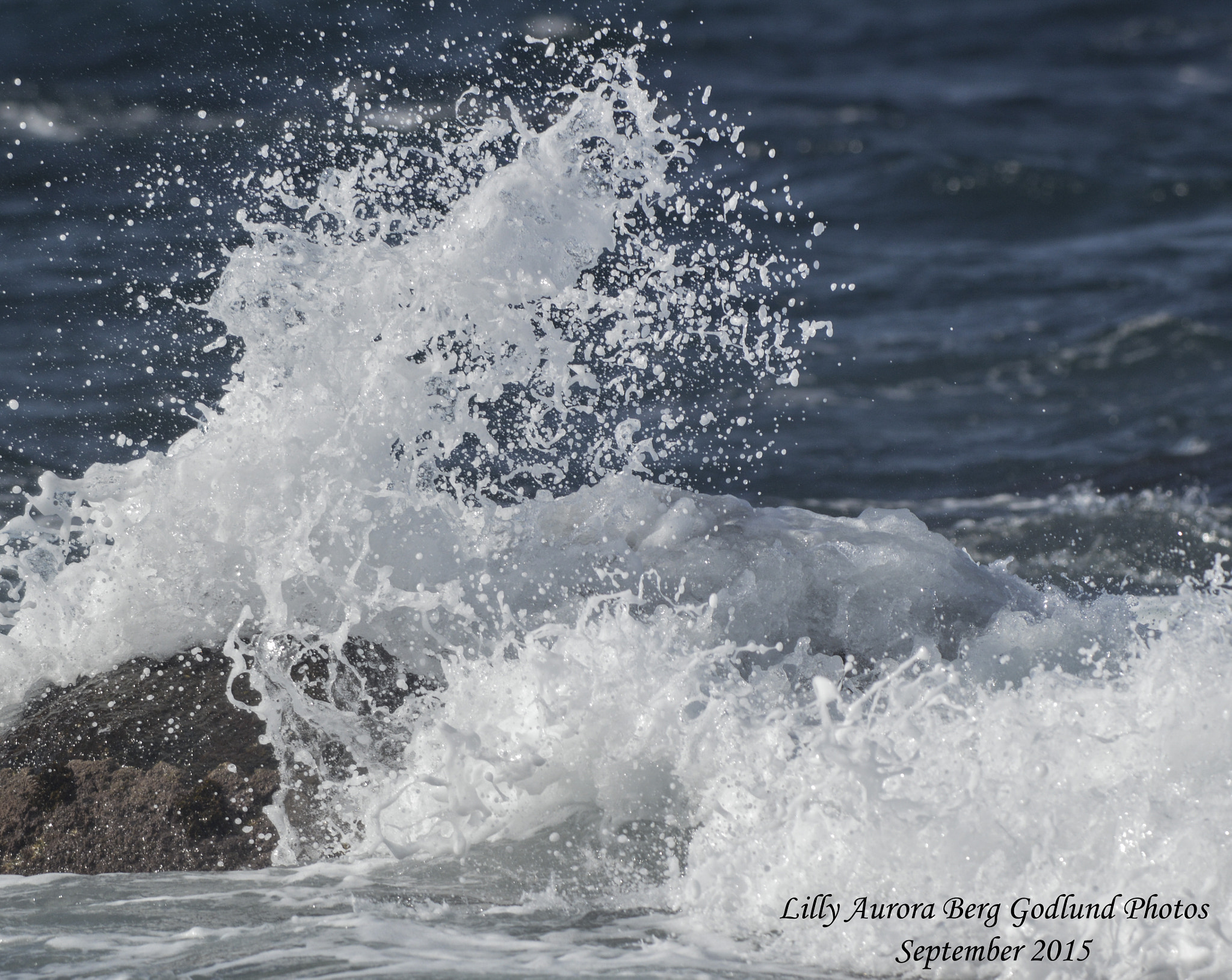 Nikon D3200 + Nikon AF-S Nikkor 300mm F4D ED-IF sample photo. Waves in norway photography