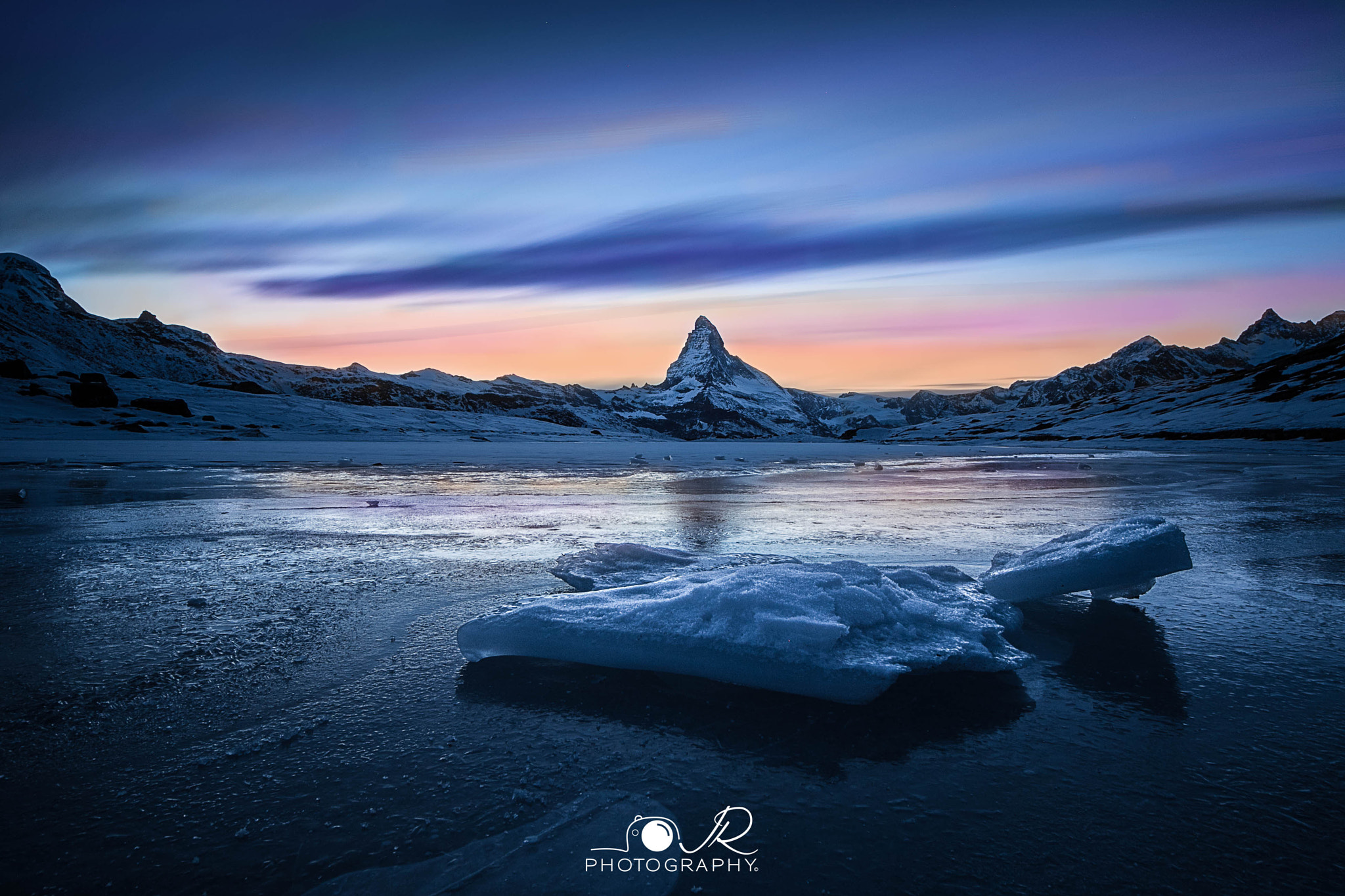 Sigma 8-16mm F4.5-5.6 DC HSM sample photo. __ice beneath the giant__ photography