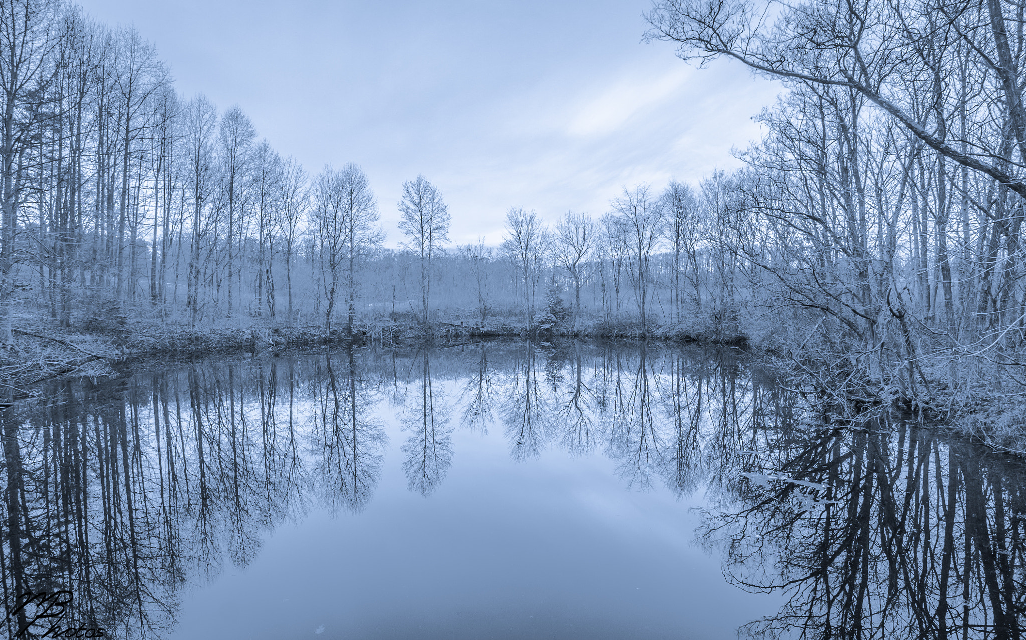 Canon EF-S 10-18mm F4.5–5.6 IS STM sample photo. Mirror blue photography
