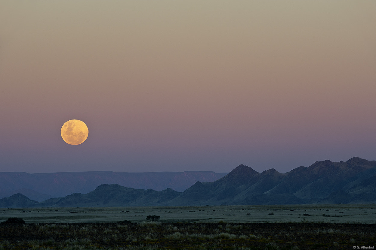 Nikon AF-S Nikkor 200-400mm F4G ED-IF VR sample photo. Moonrise in namibia photography