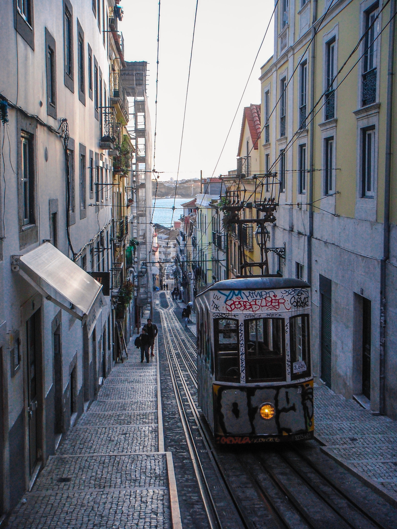 Sony DSC-T500 sample photo. Street lisbon photography