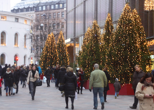 Canon EOS 1000D (EOS Digital Rebel XS / EOS Kiss F) + Sigma 18-125mm f/3.5-5.6 DC IF ASP sample photo. Christmas trees on keskuskatu photography