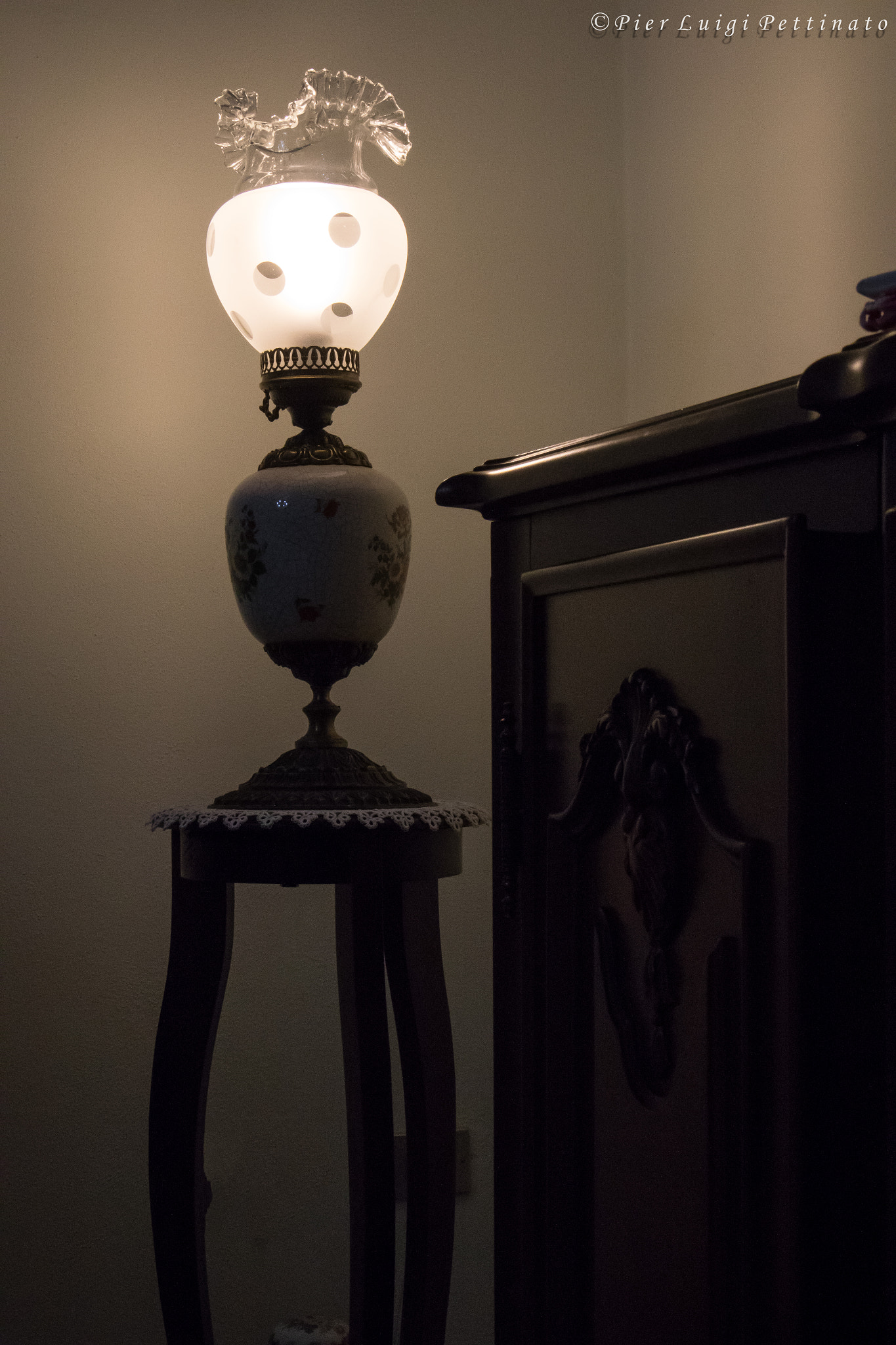 Canon EOS 7D Mark II + Canon EF 24-105mm F3.5-5.6 IS STM sample photo. Old lamp photography