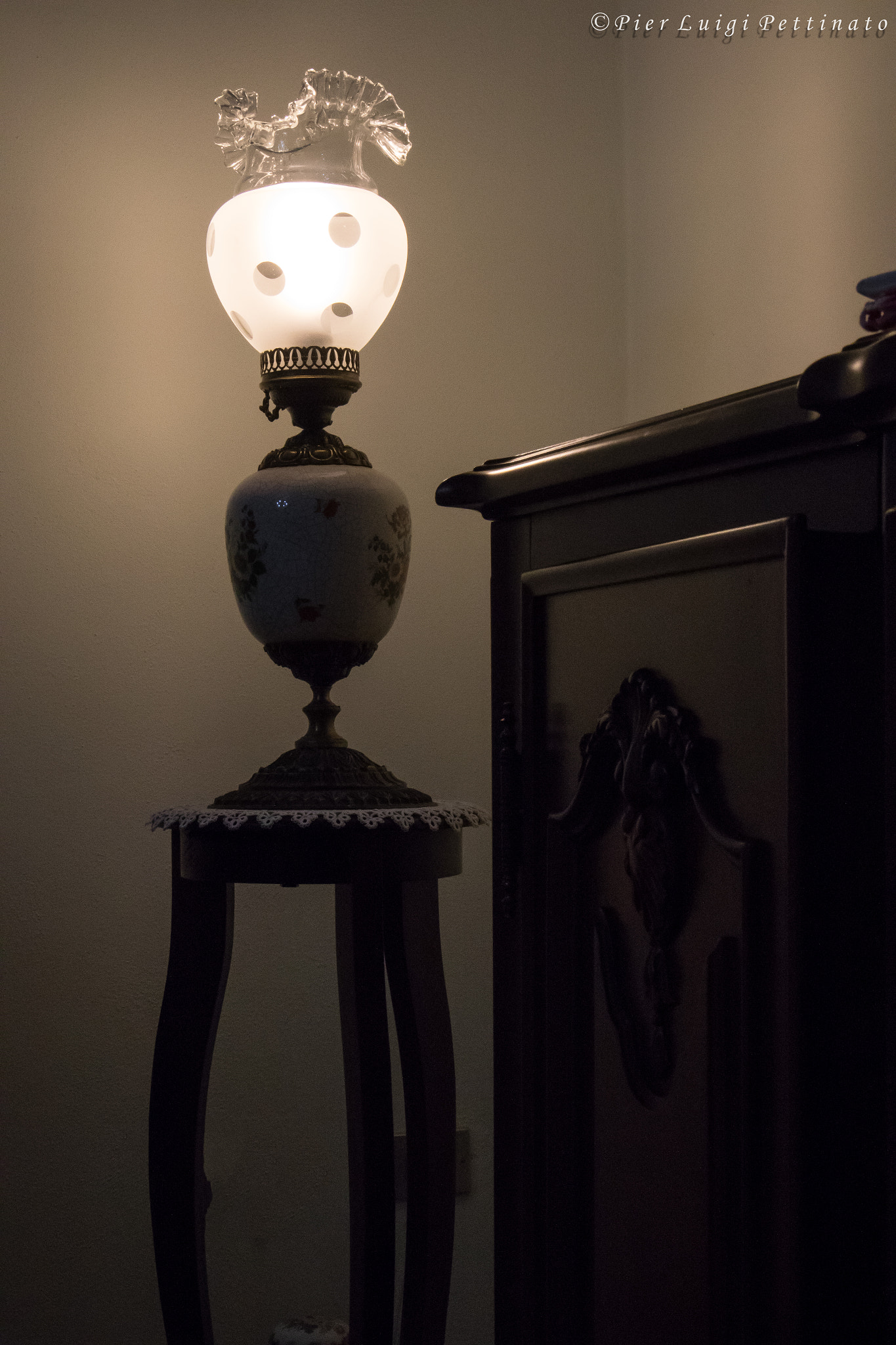 Canon EF 24-105mm F3.5-5.6 IS STM sample photo. Old lamp photography